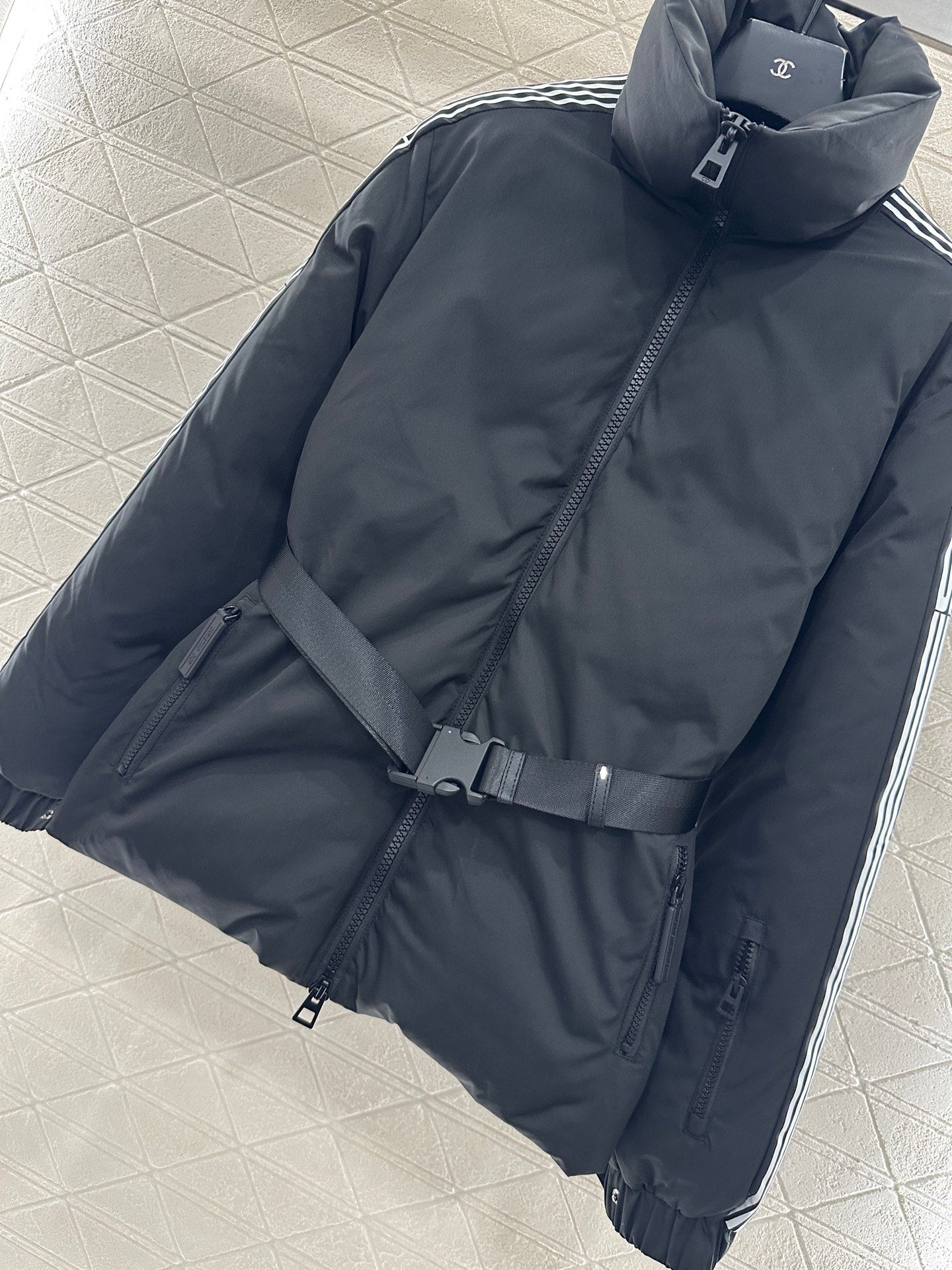 Lapel belt down jacket