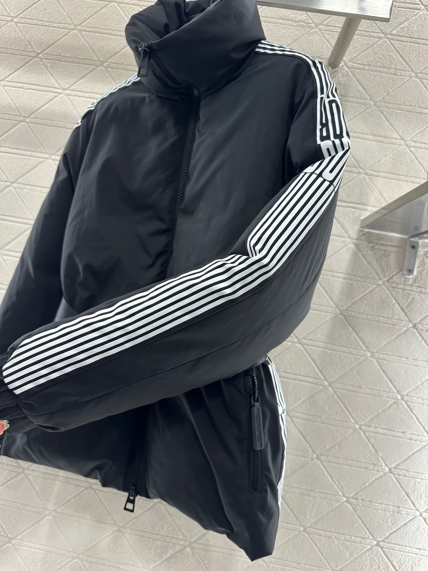 Lapel belt down jacket