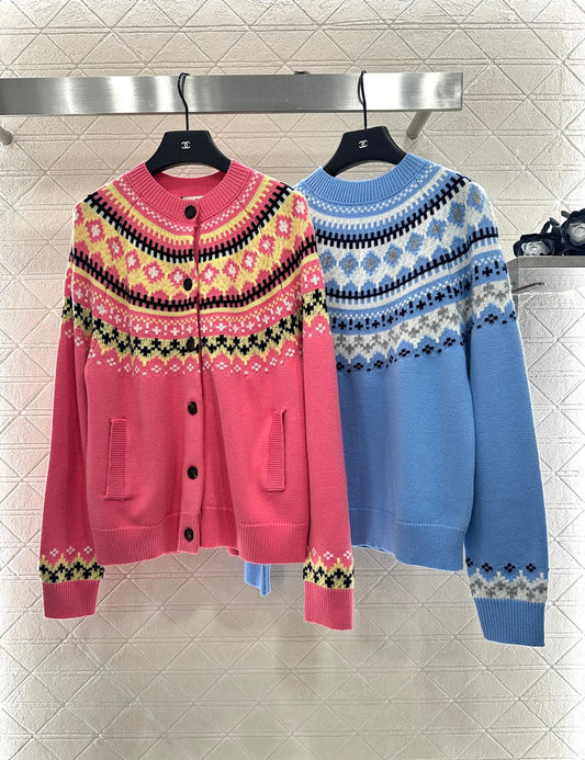 Hook flower round neck wool sweater