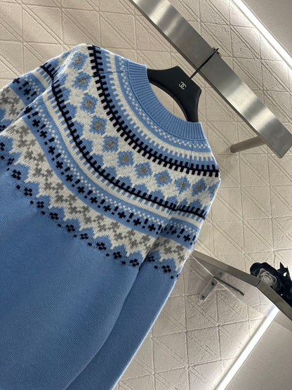 Hook flower round neck wool sweater