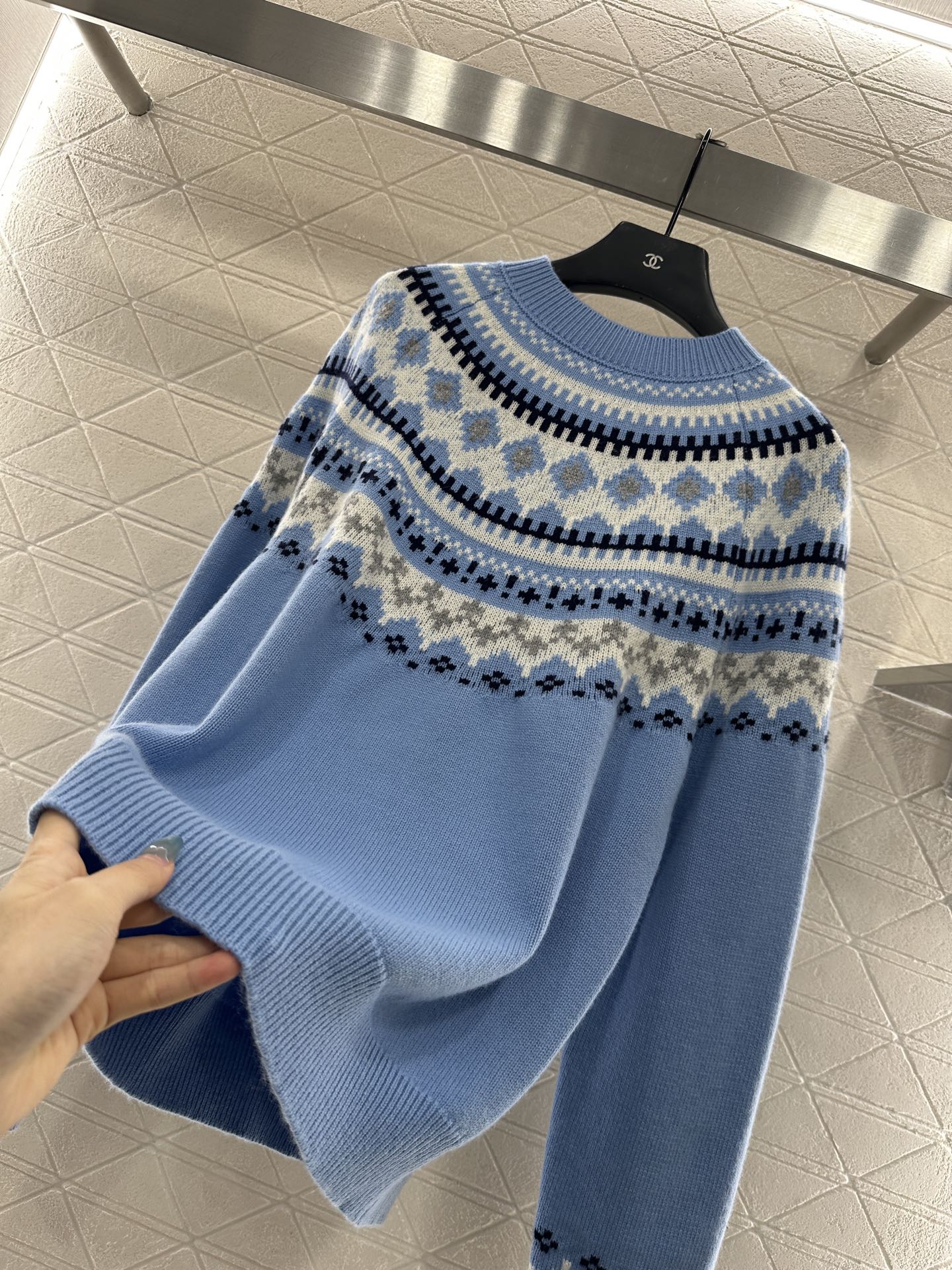 Hook flower round neck wool sweater