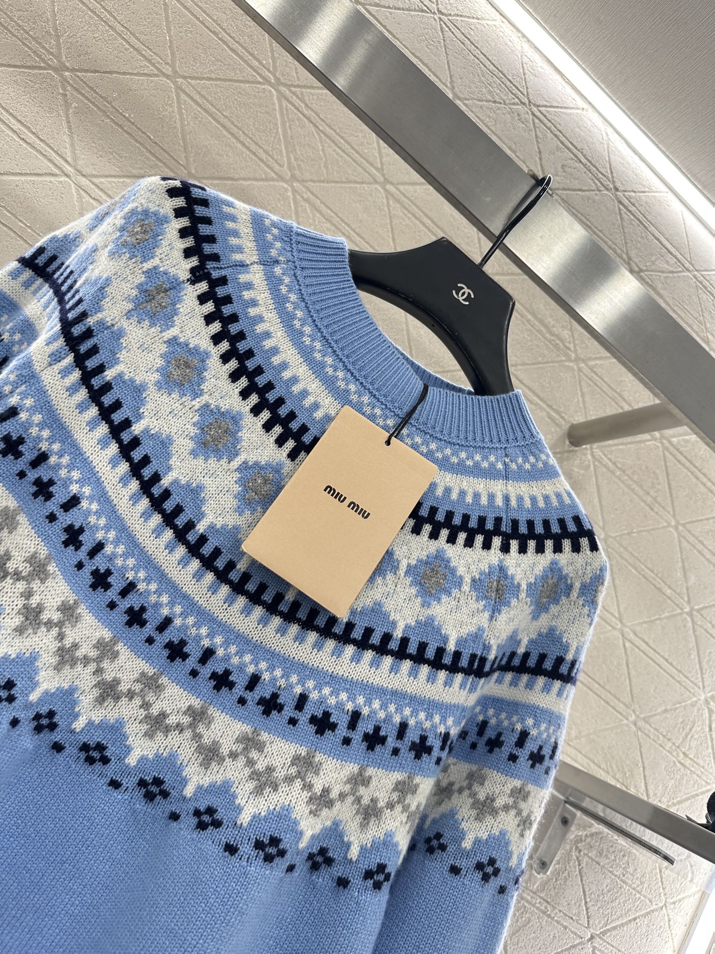 Hook flower round neck wool sweater