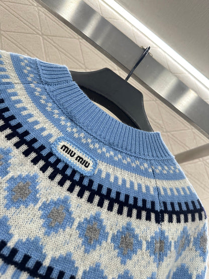 Hook flower round neck wool sweater