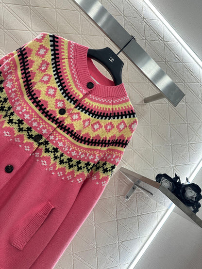 Hook flower round neck wool sweater