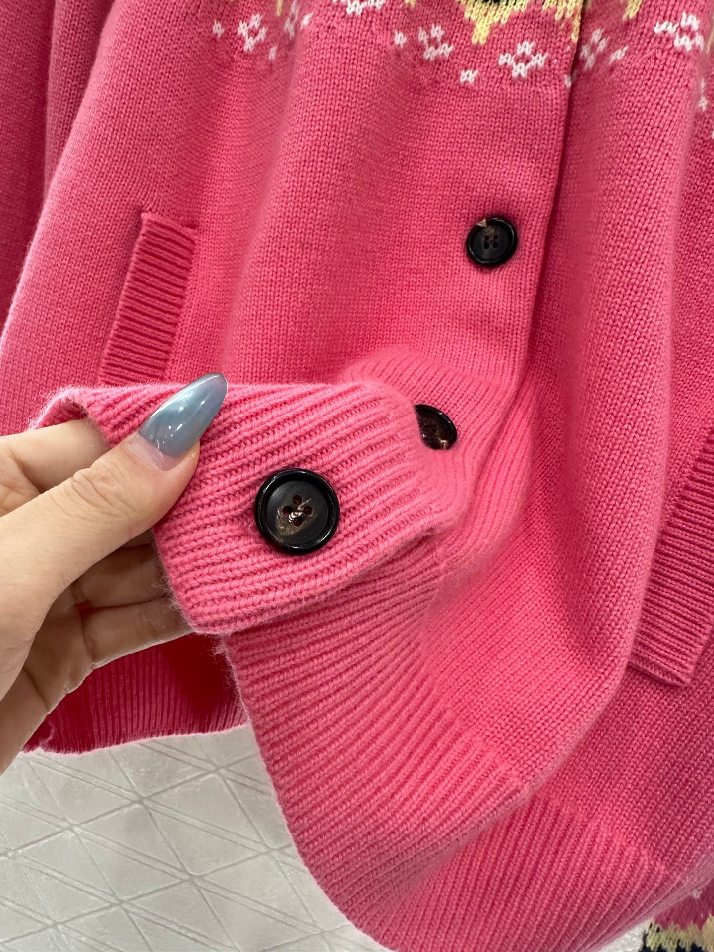 Hook flower round neck wool sweater