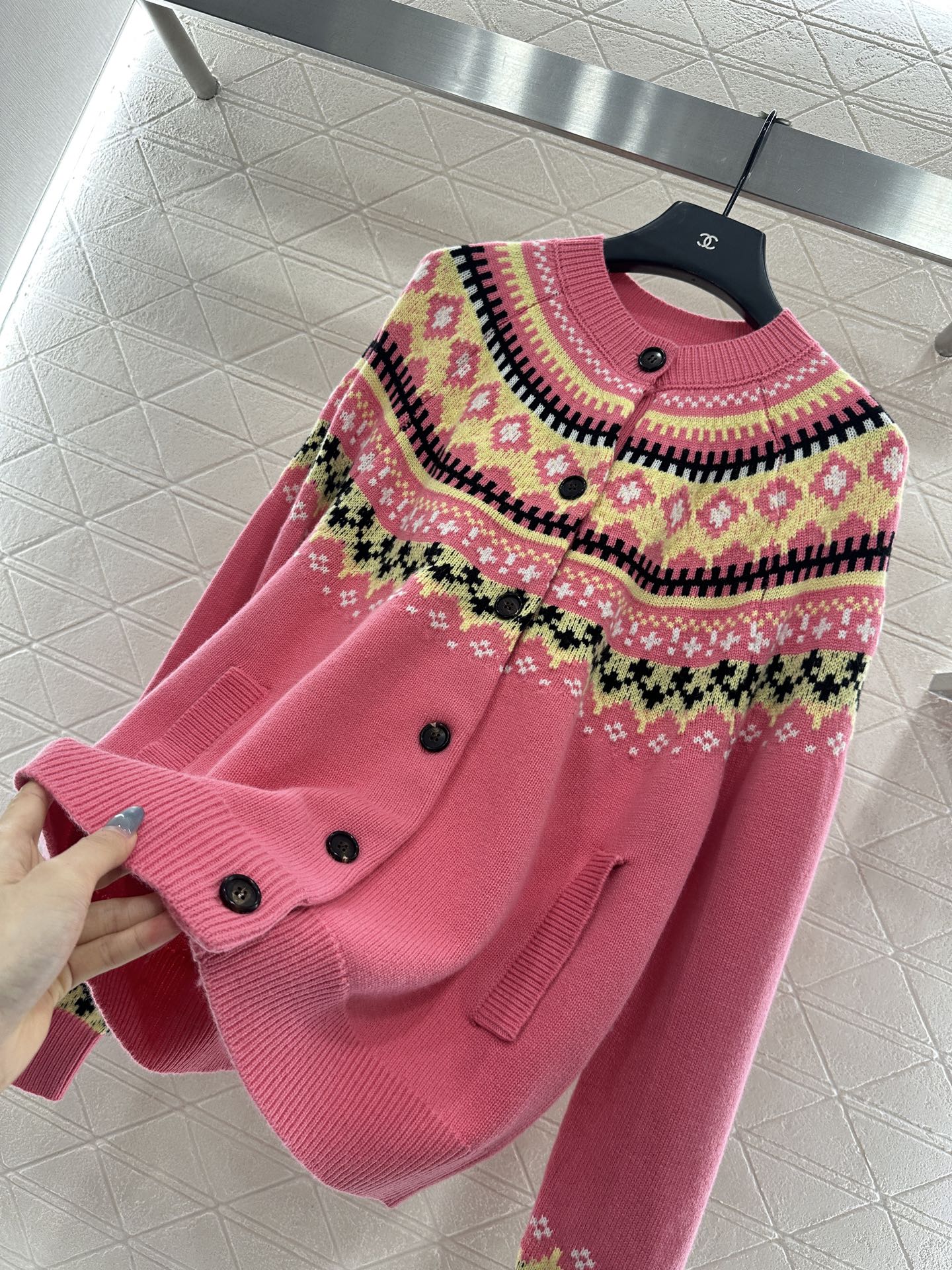 Hook flower round neck wool sweater