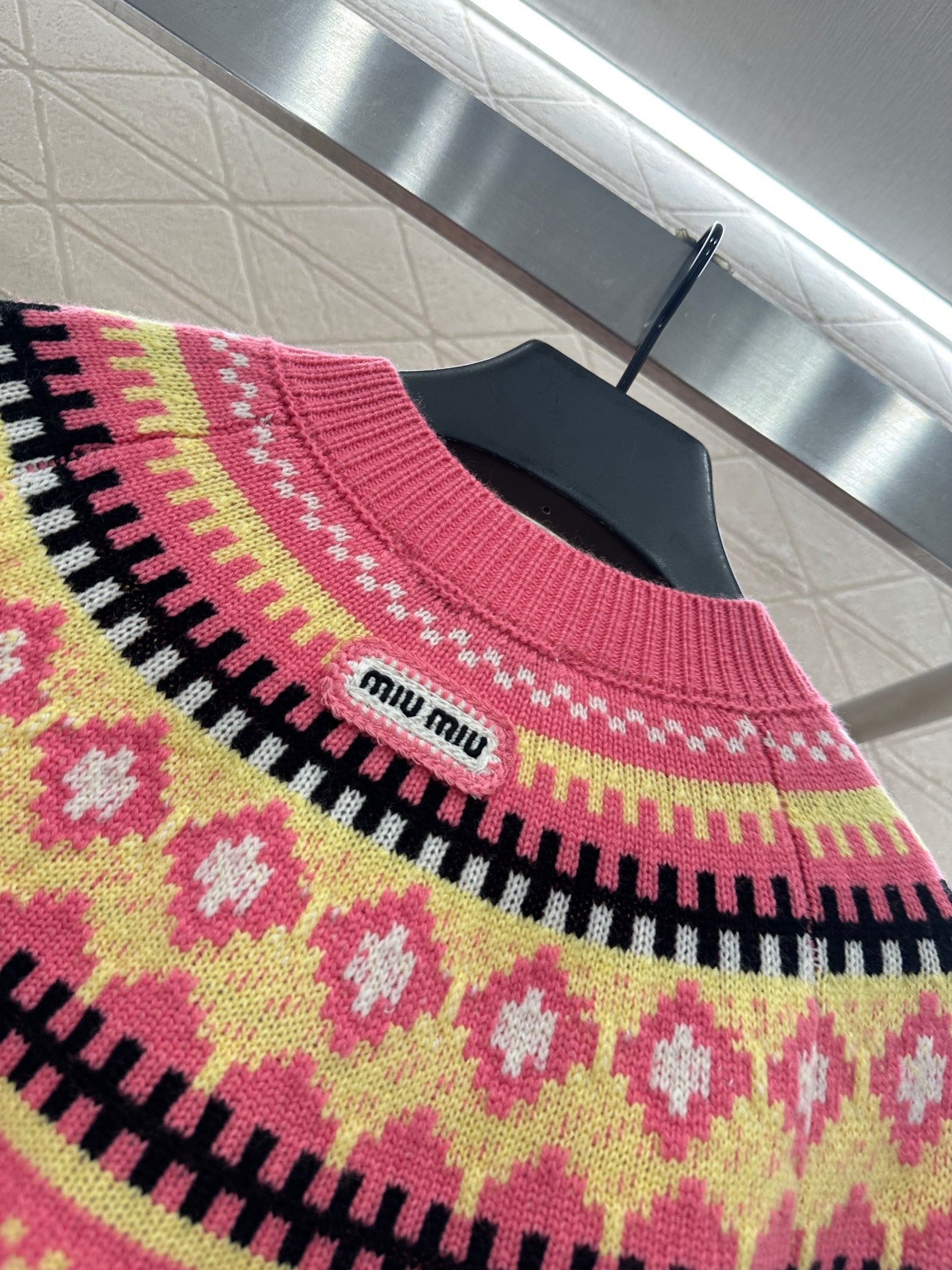 Hook flower round neck wool sweater