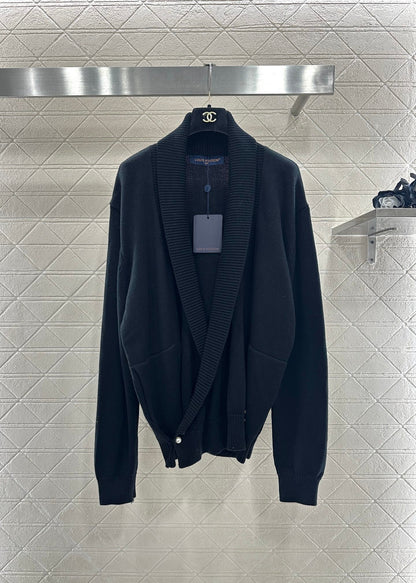 Knitted wool jacket with collar and open collar