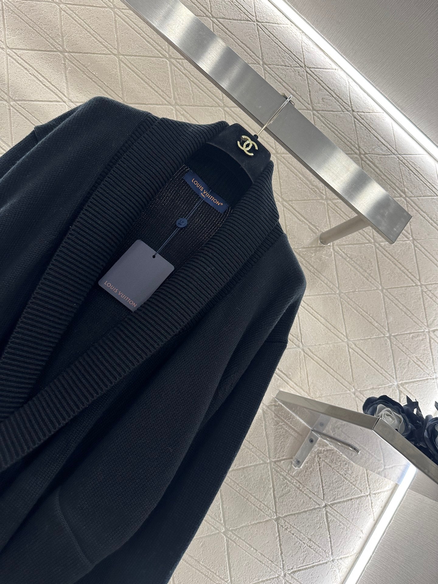 Knitted wool jacket with collar and open collar