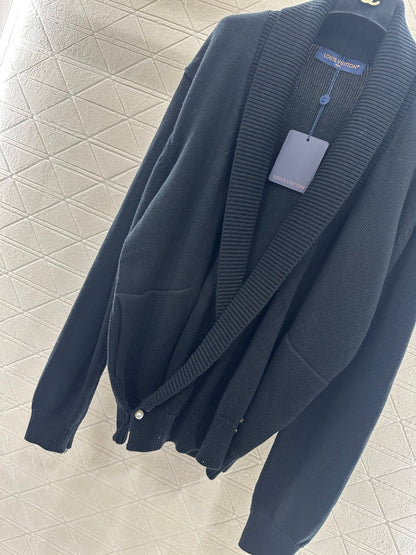 Knitted wool jacket with collar and open collar