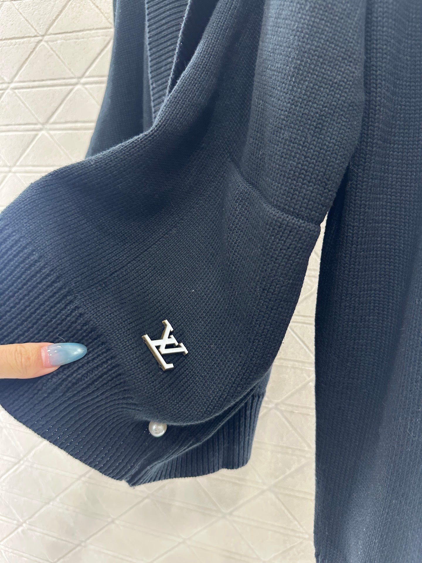 Knitted wool jacket with collar and open collar