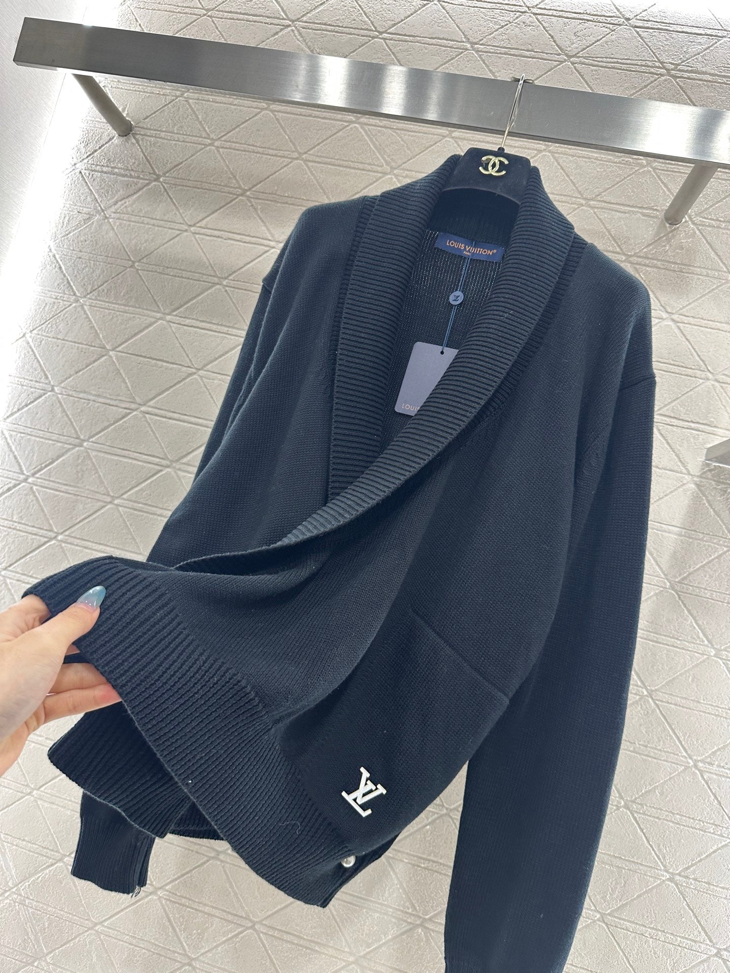 Knitted wool jacket with collar and open collar