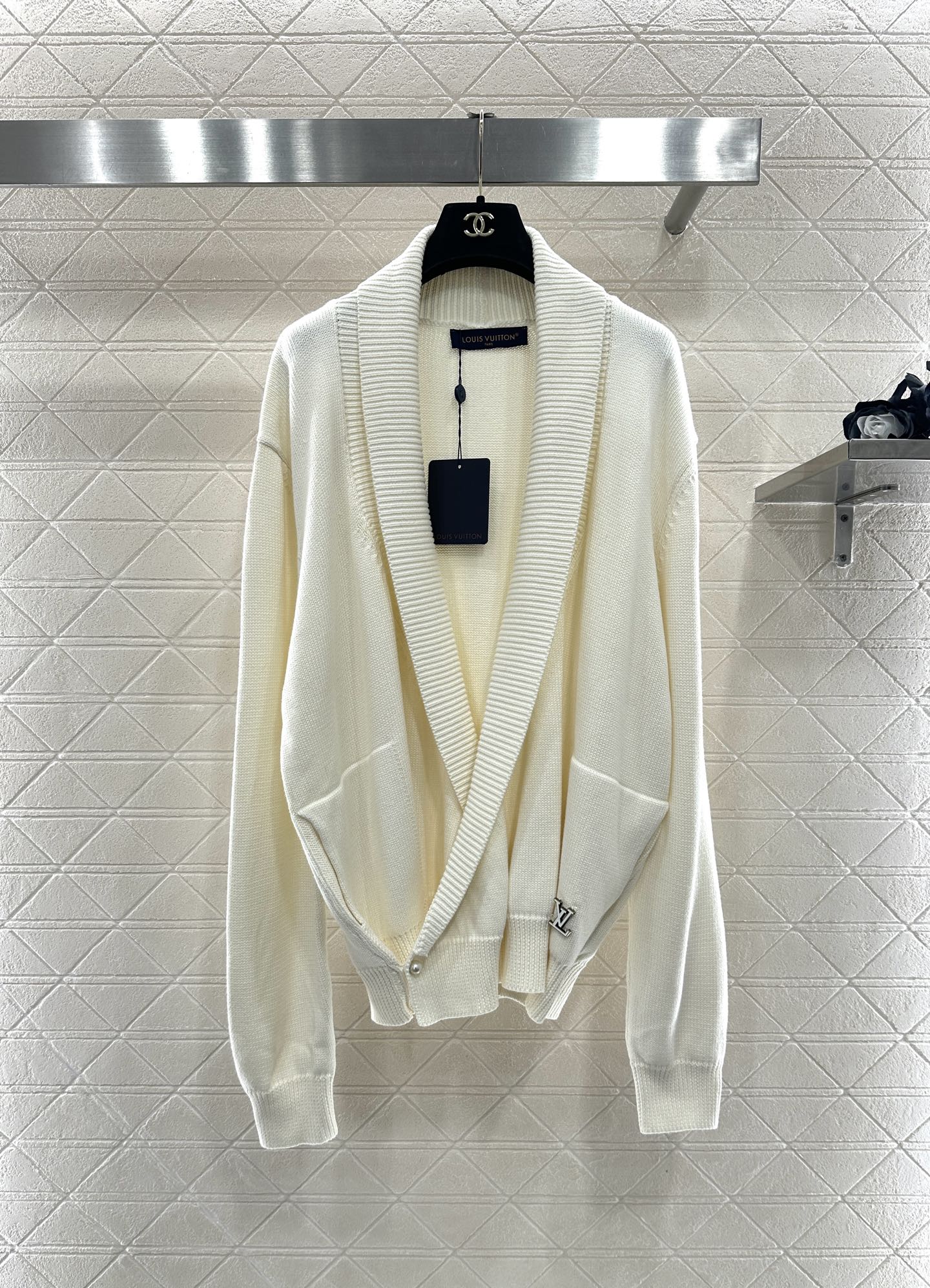 Knitted wool jacket with collar and open collar