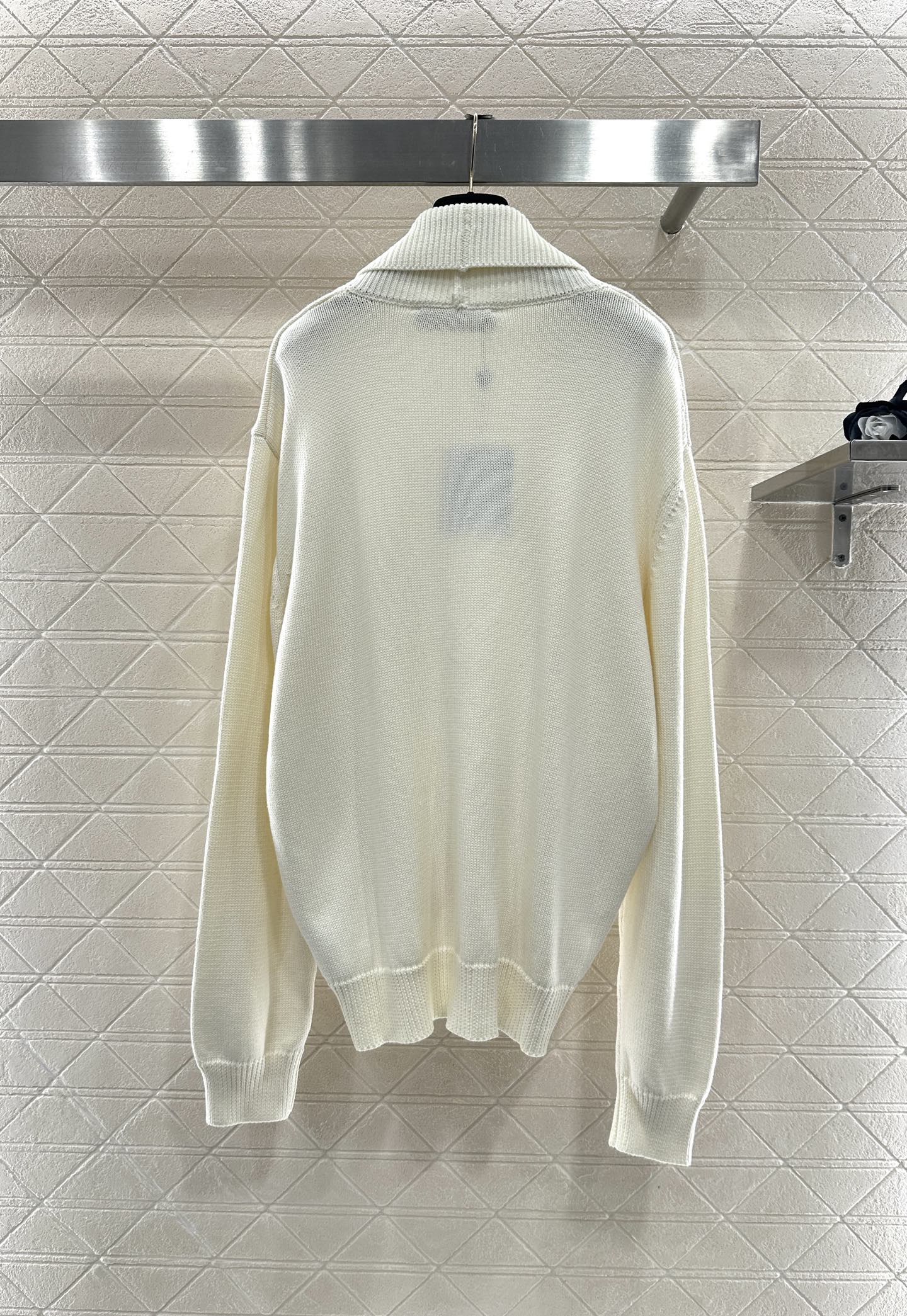 Knitted wool jacket with collar and open collar