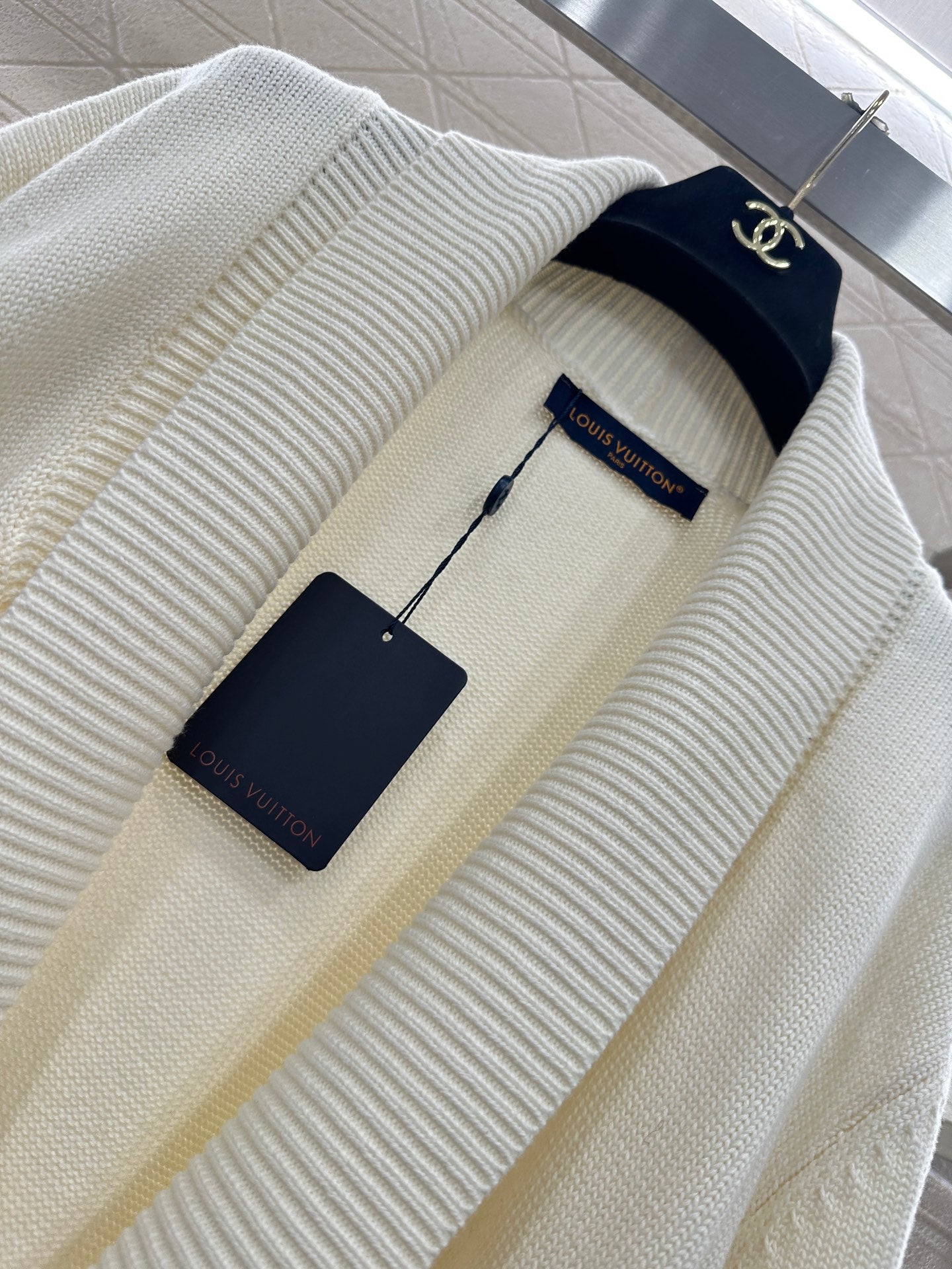 Knitted wool jacket with collar and open collar