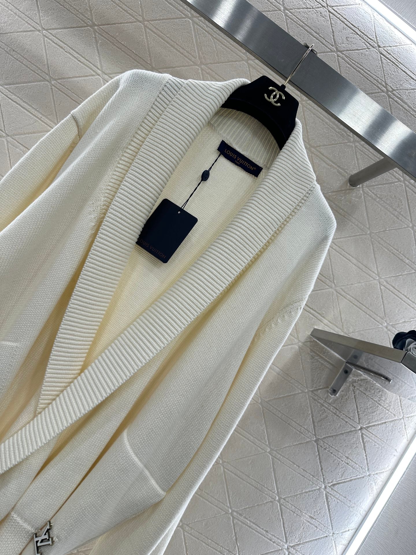 Knitted wool jacket with collar and open collar