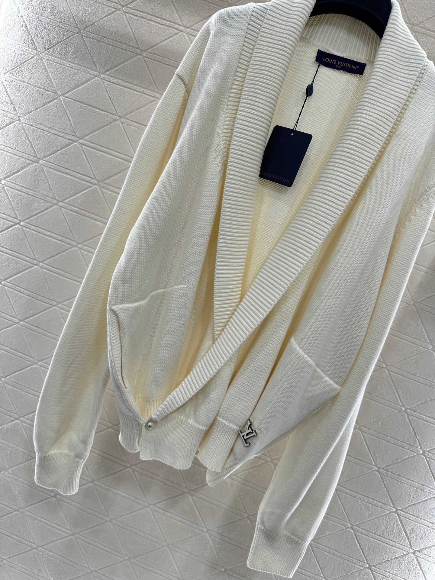 Knitted wool jacket with collar and open collar