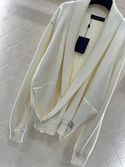 Knitted wool jacket with collar and open collar