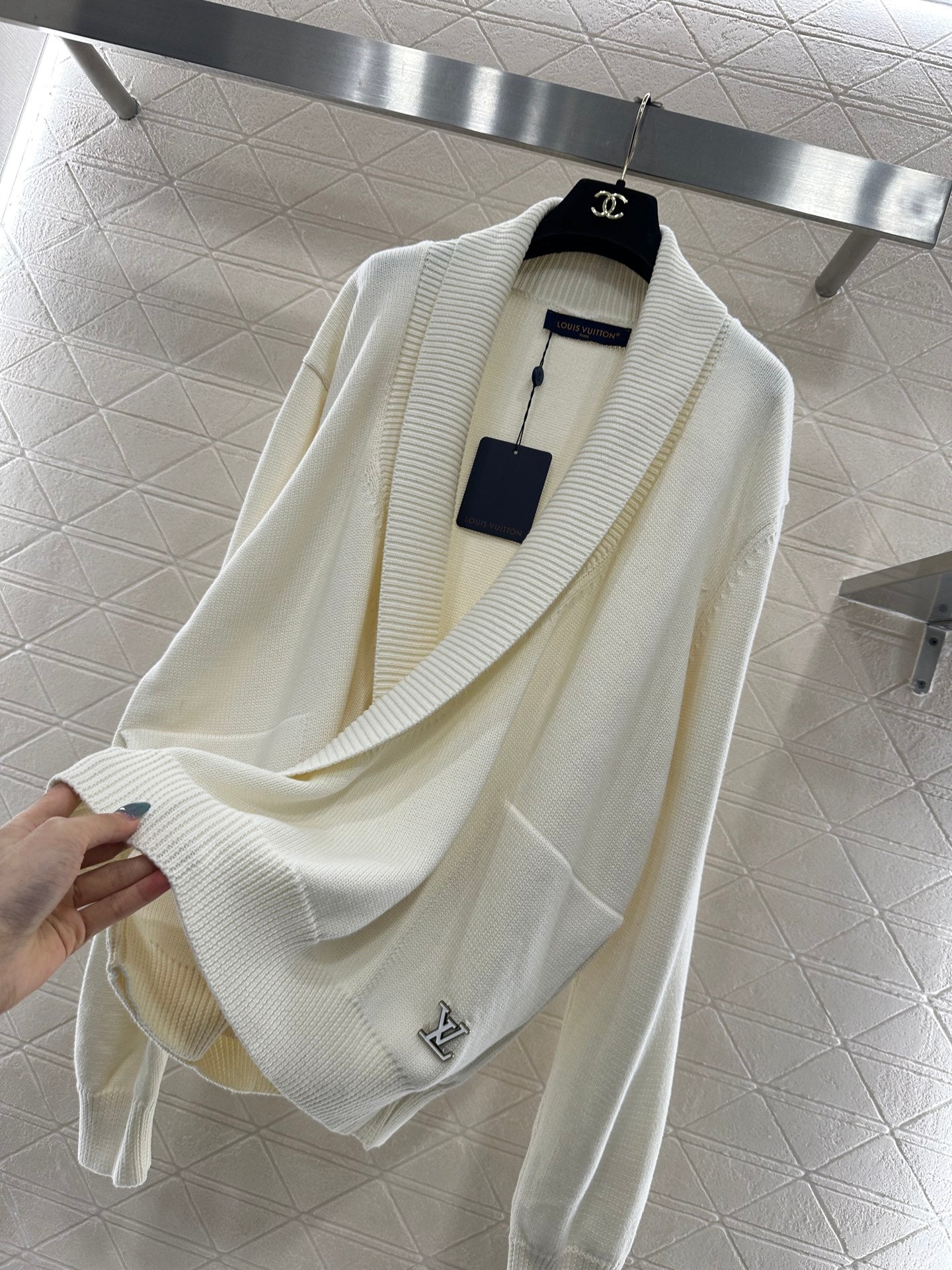 Knitted wool jacket with collar and open collar