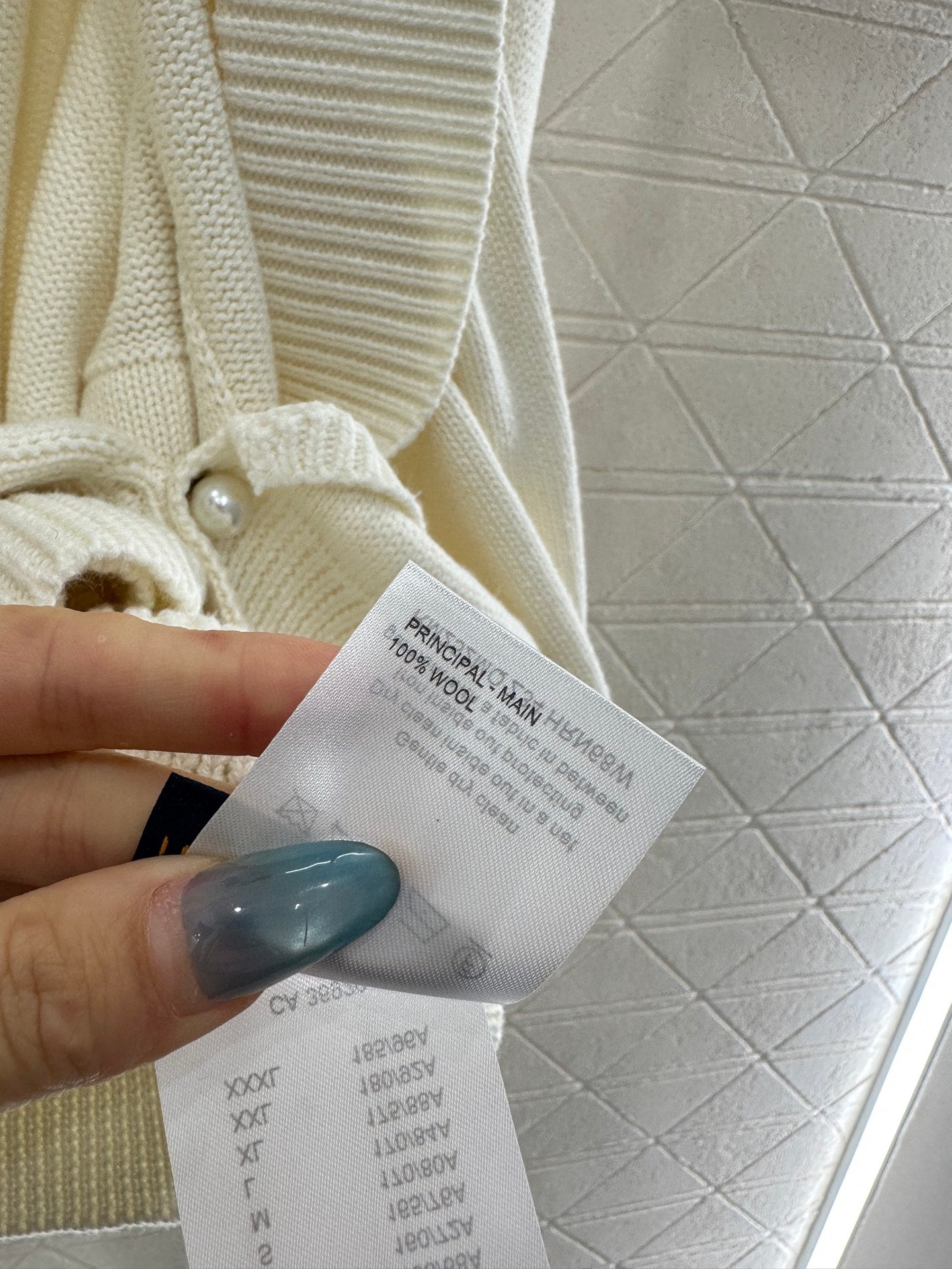 Knitted wool jacket with collar and open collar