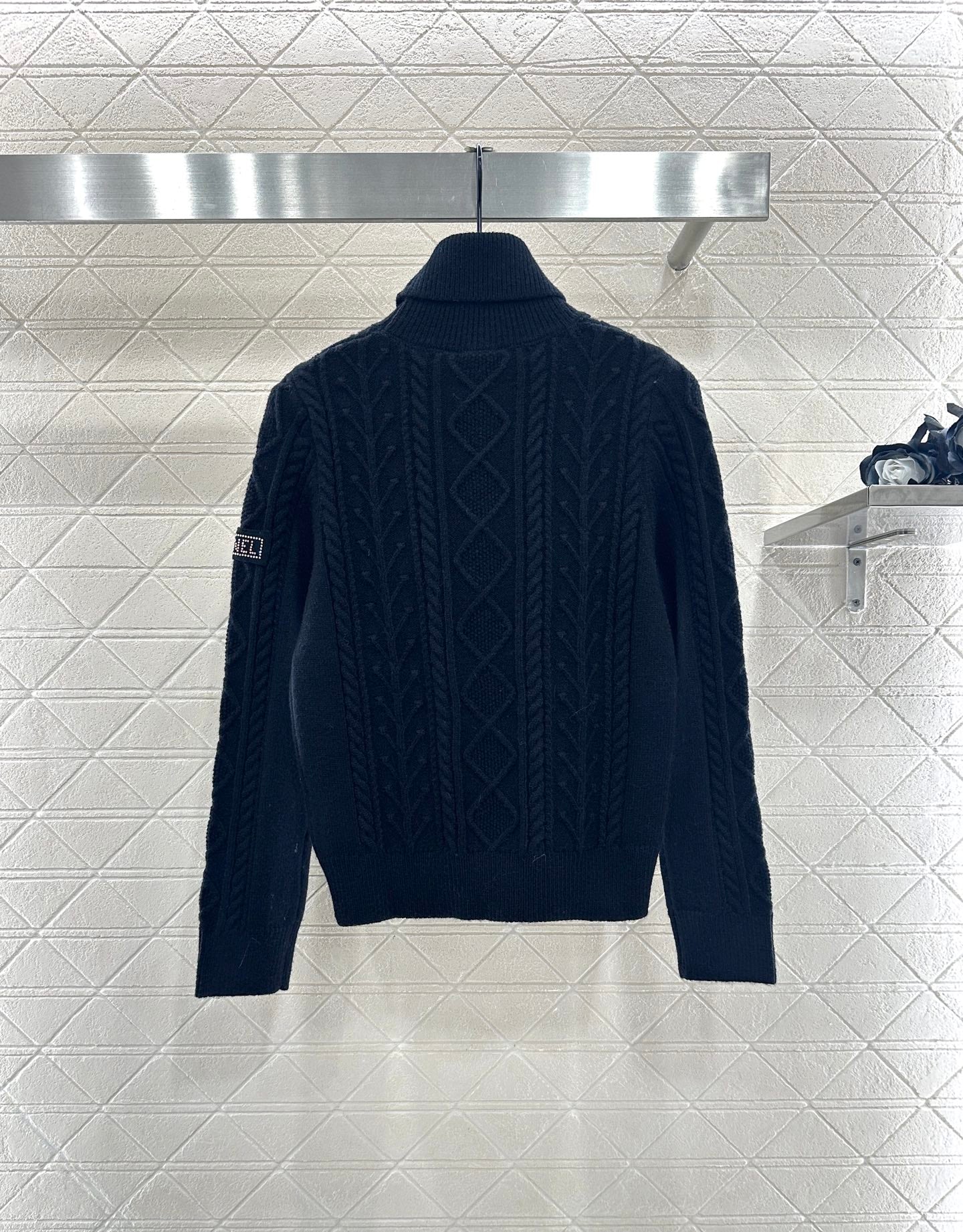 High neck sweater skiing series