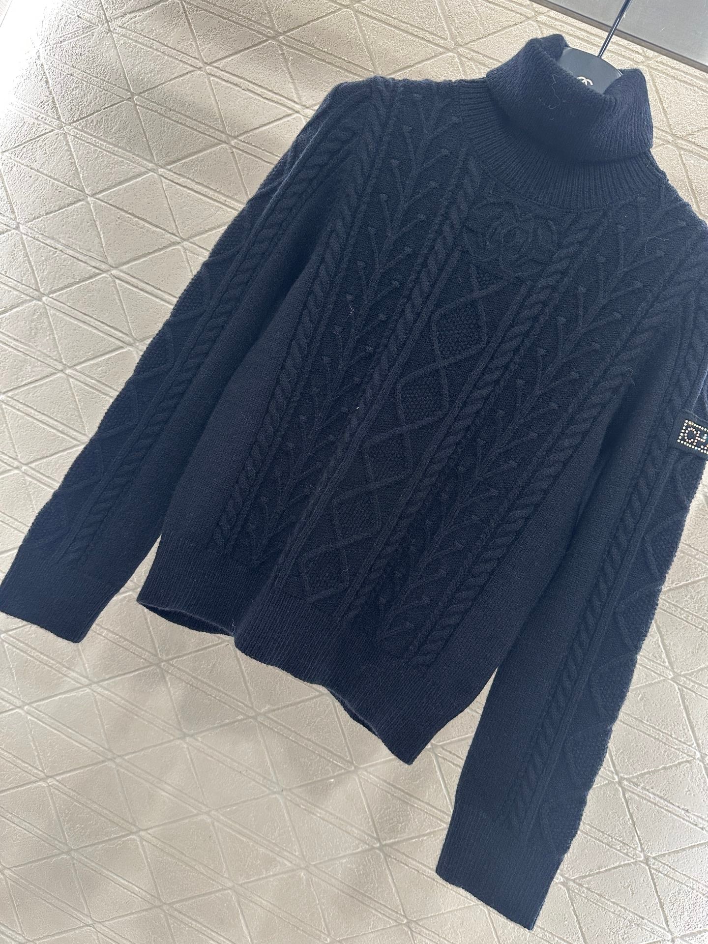 High neck sweater skiing series