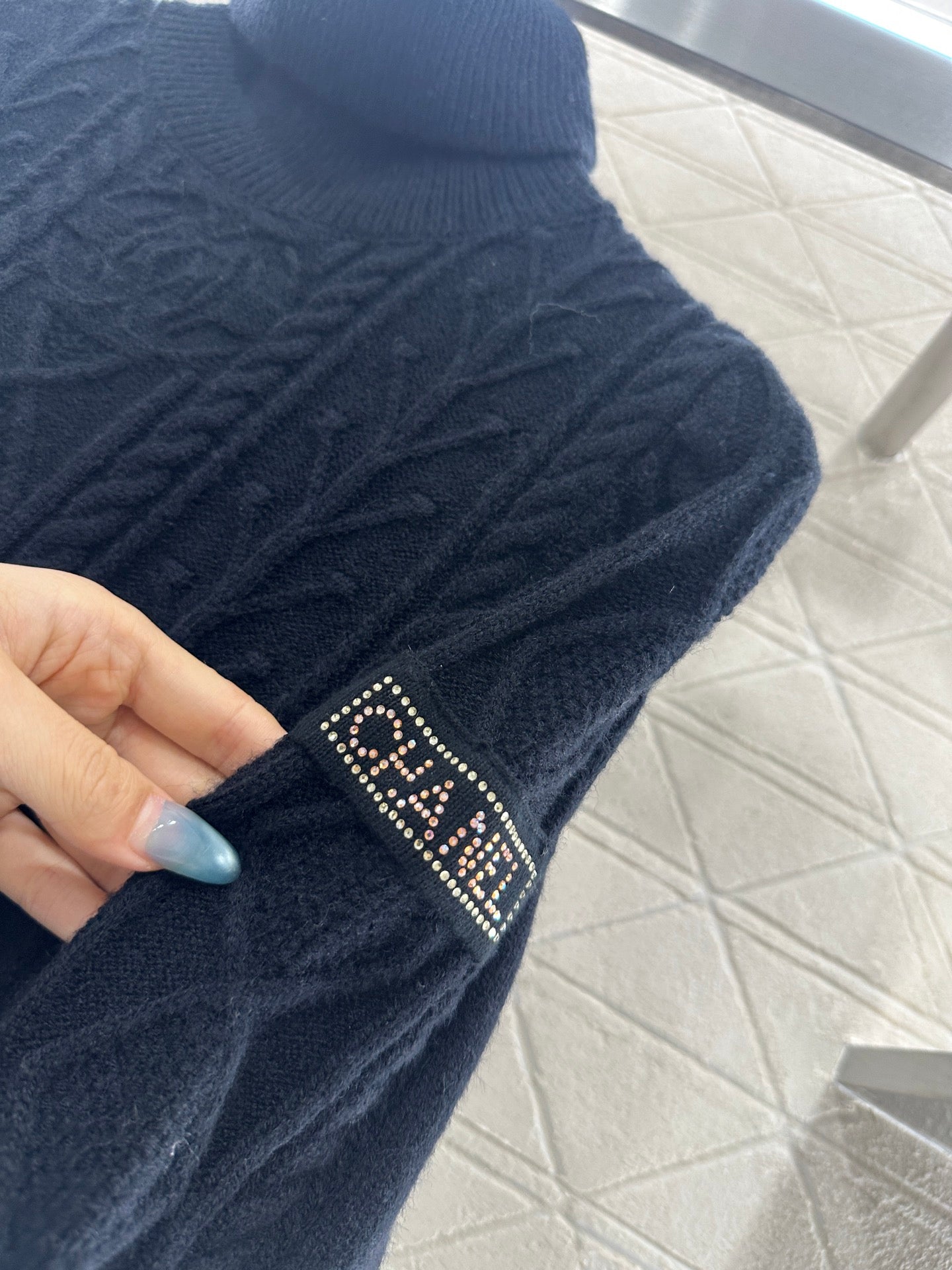 High neck sweater skiing series