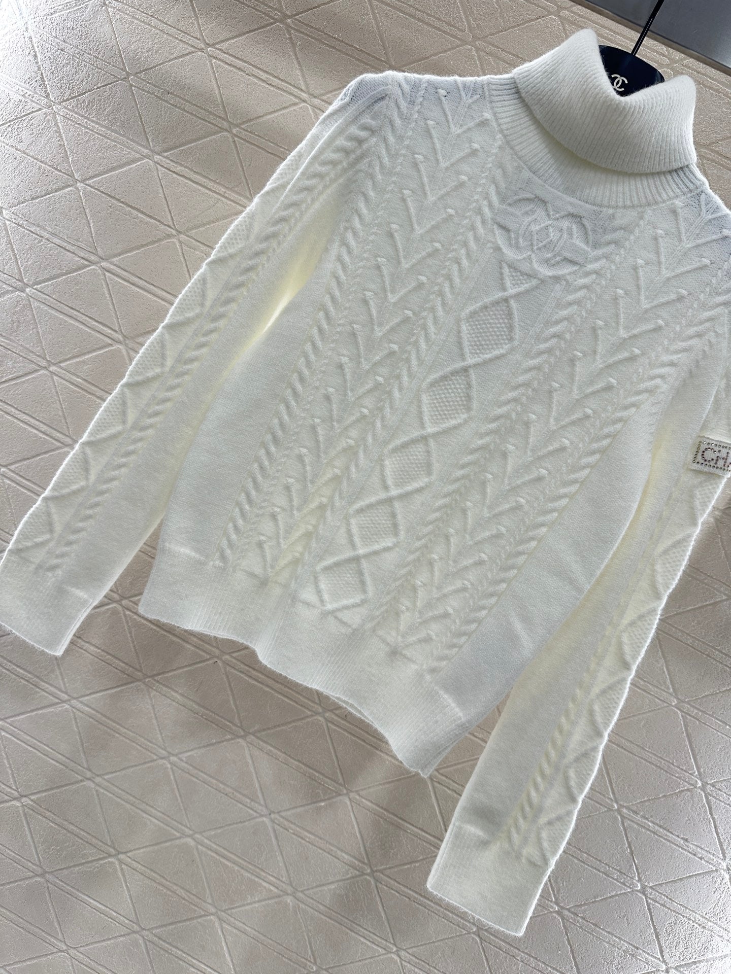 High neck sweater skiing series