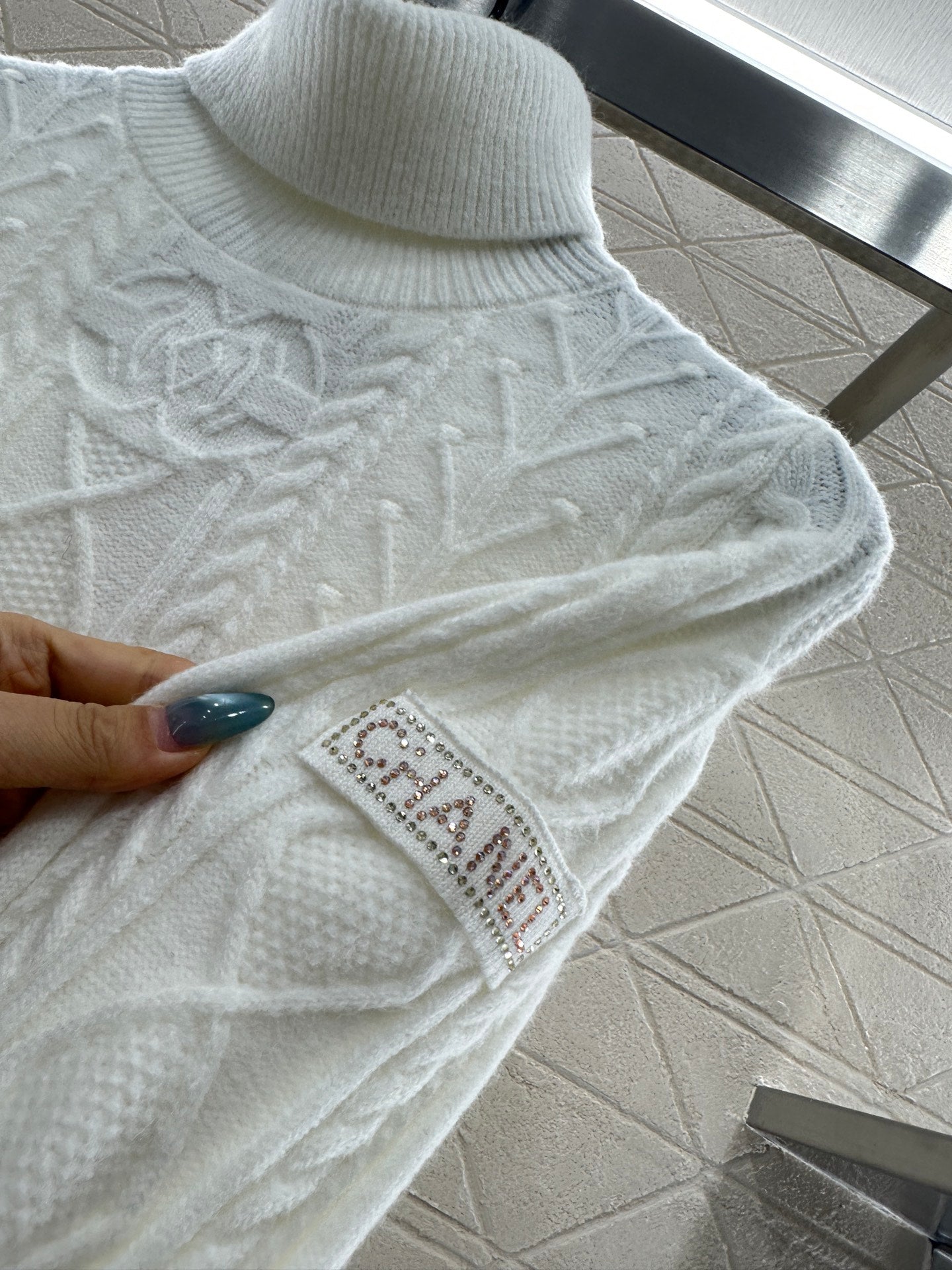 High neck sweater skiing series