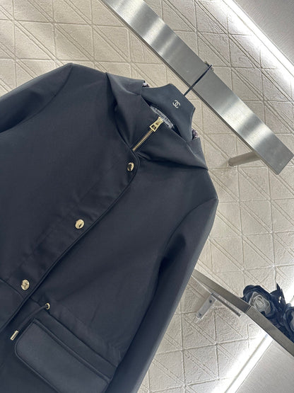 Hooded drawstring windbreaker jacket