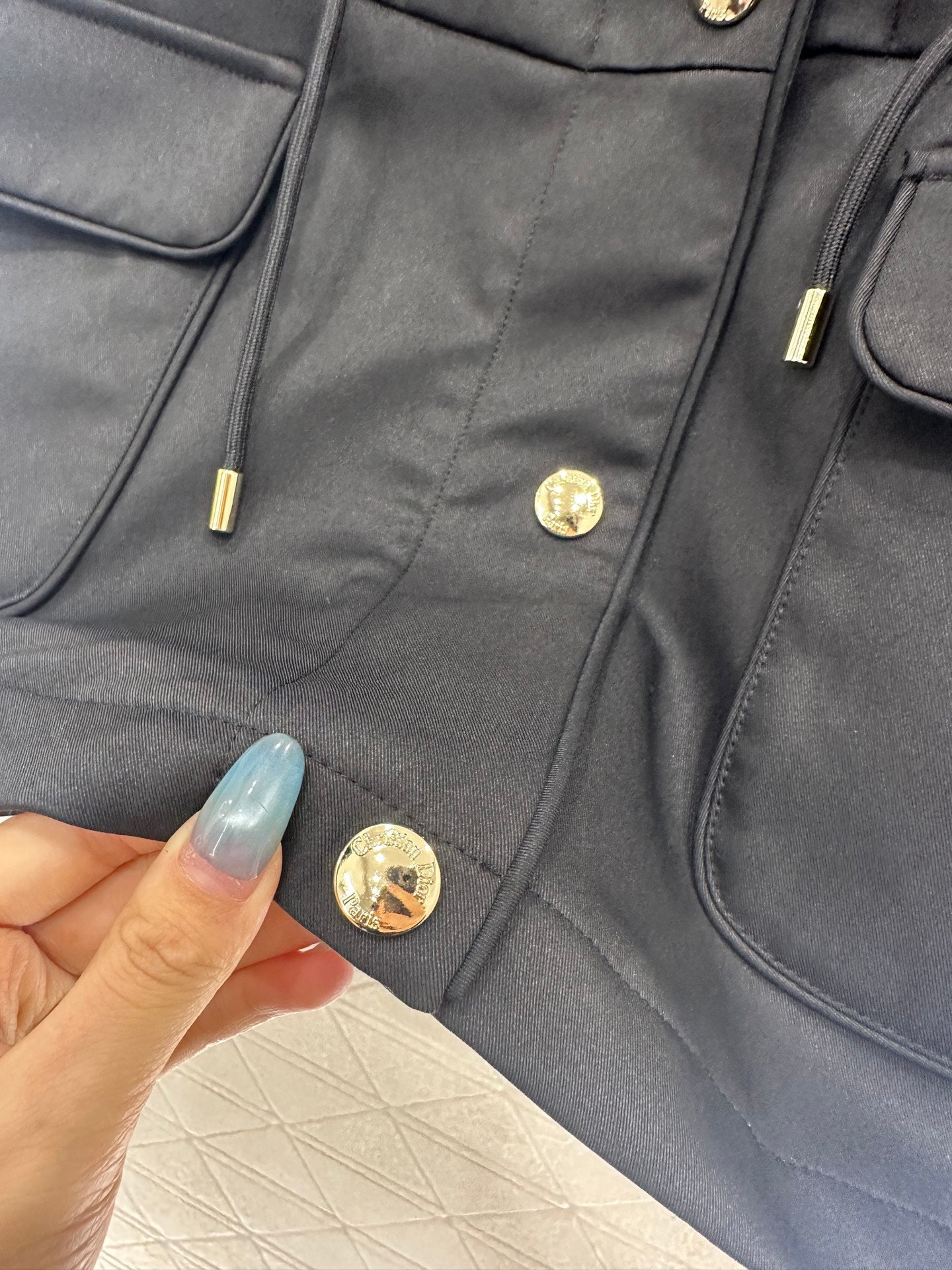 Hooded drawstring windbreaker jacket