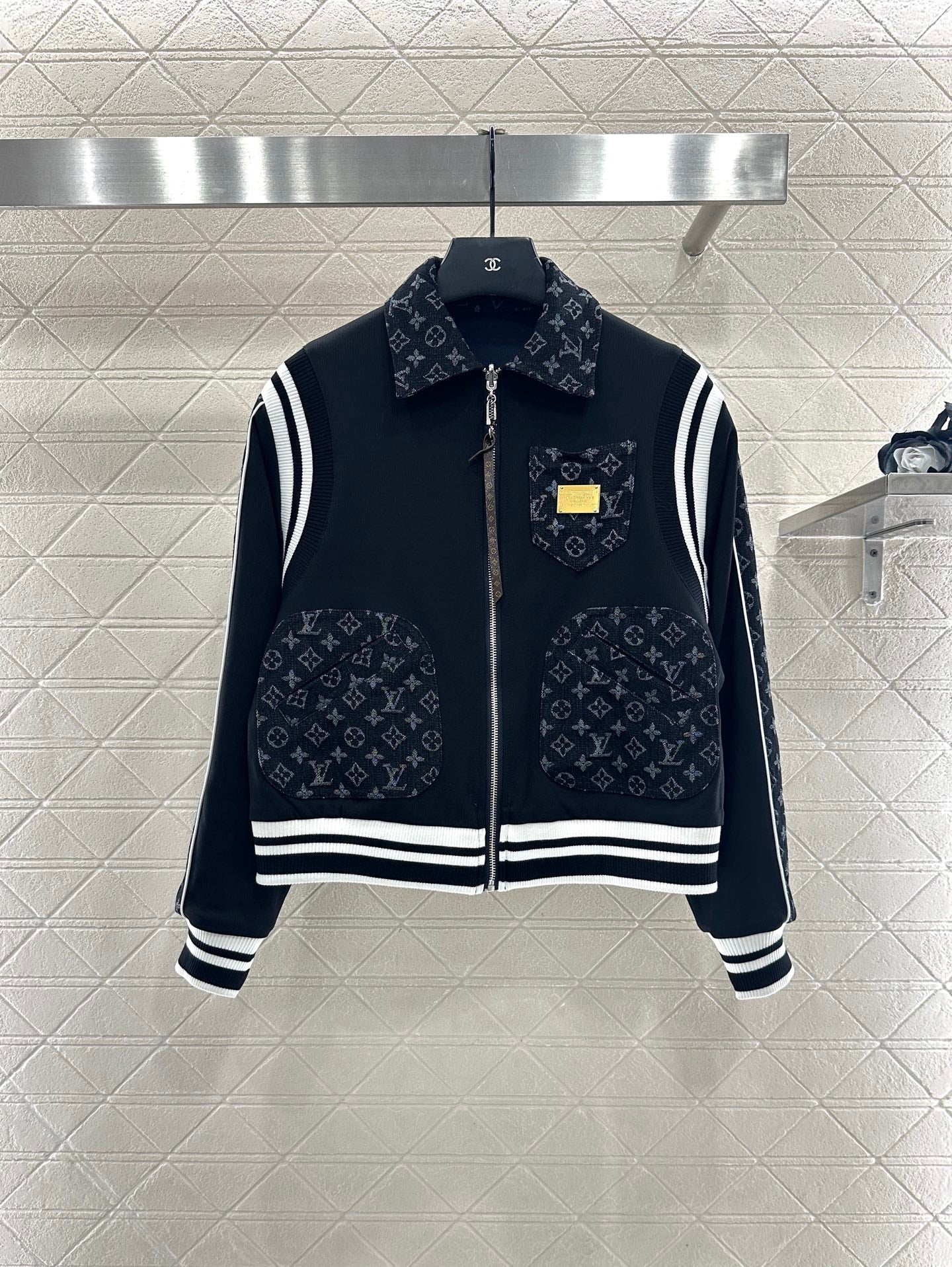 Wear a jacquard denim jacket and jacket on both sides