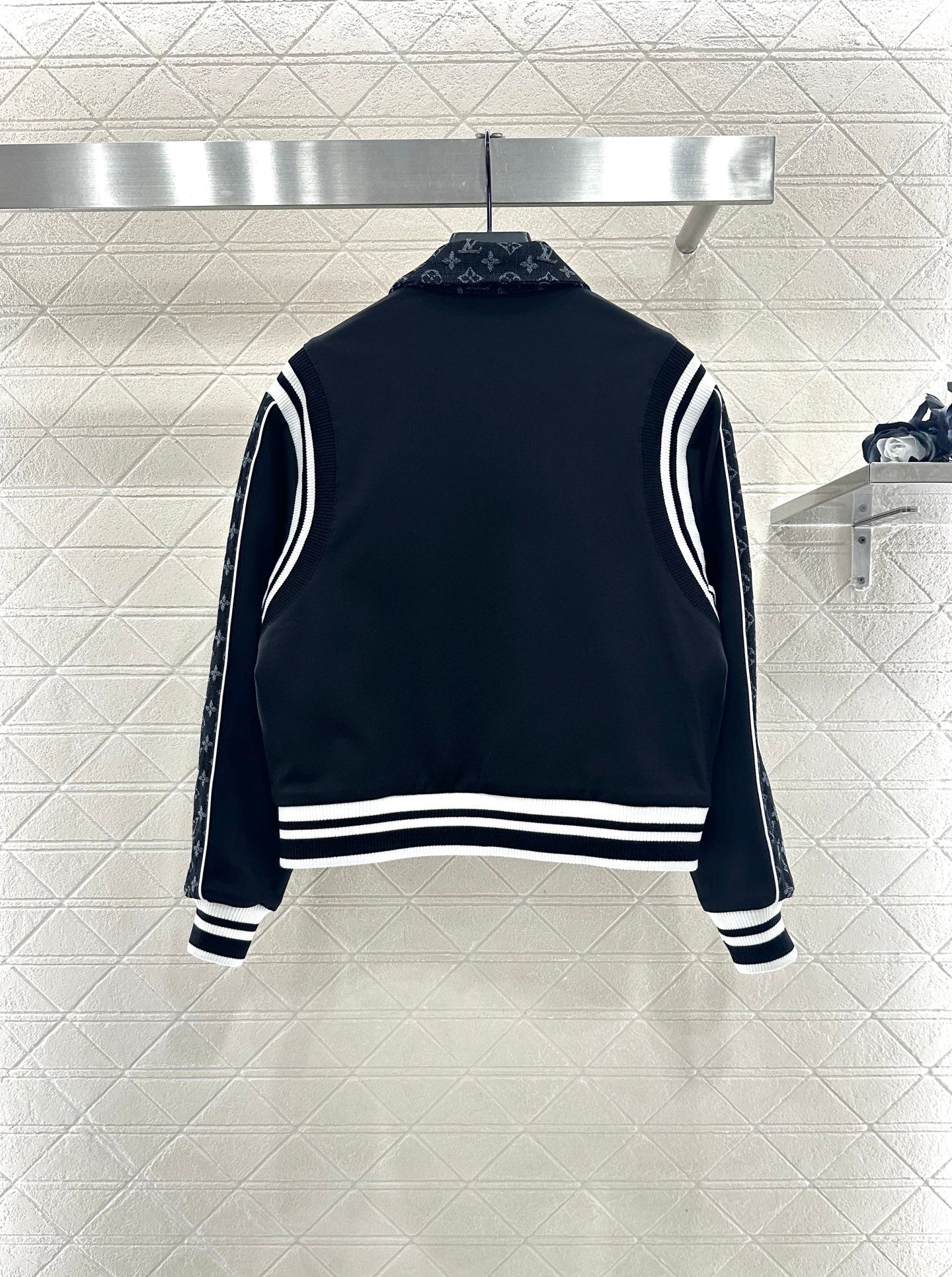 Wear a jacquard denim jacket and jacket on both sides