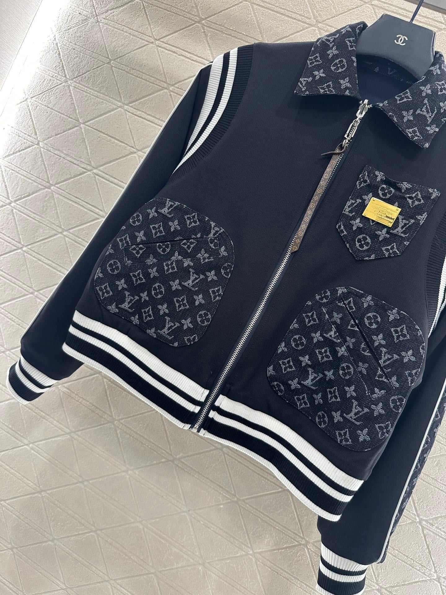 Wear a jacquard denim jacket and jacket on both sides