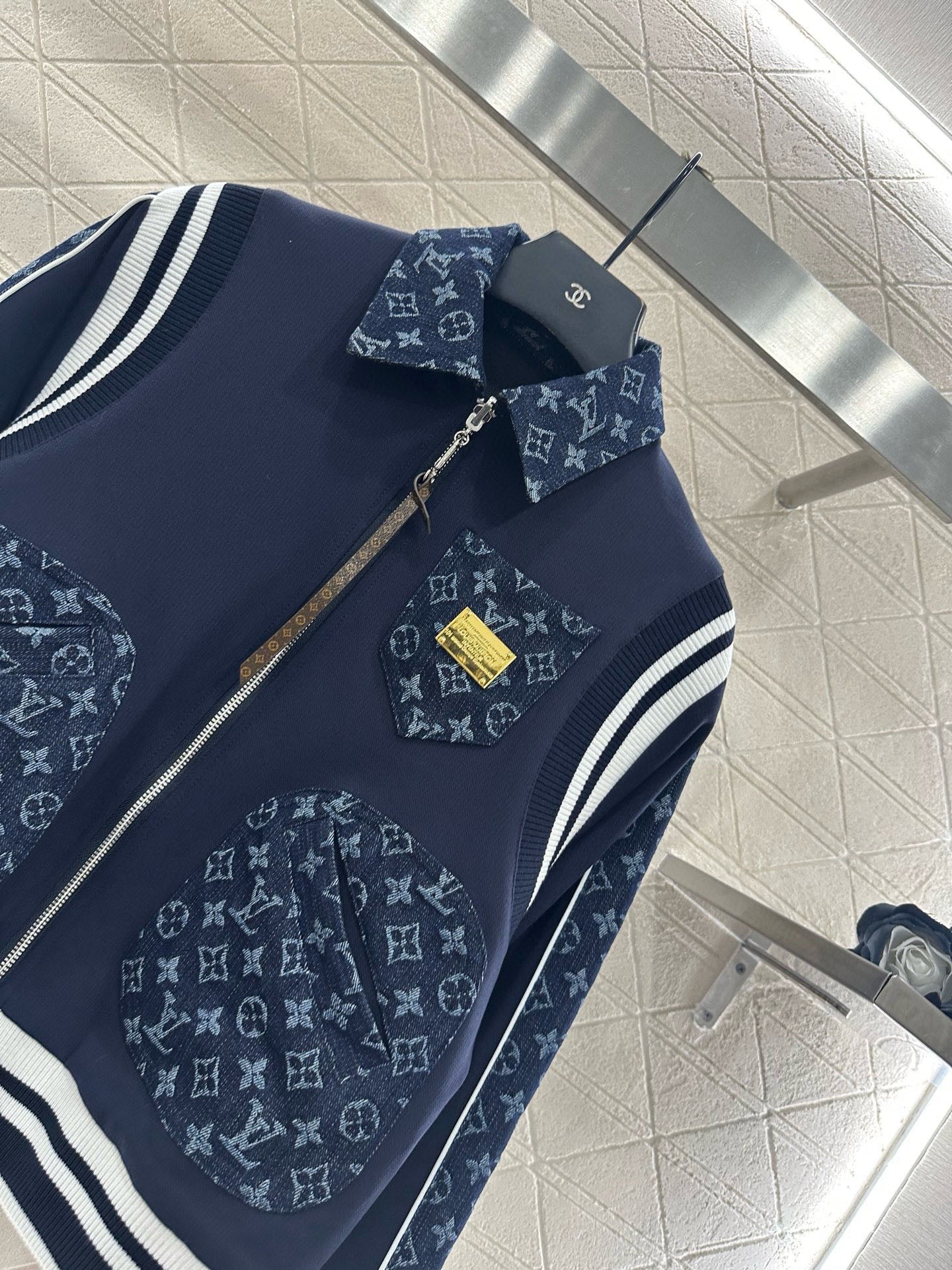 Wear a jacquard denim jacket and jacket on both sides