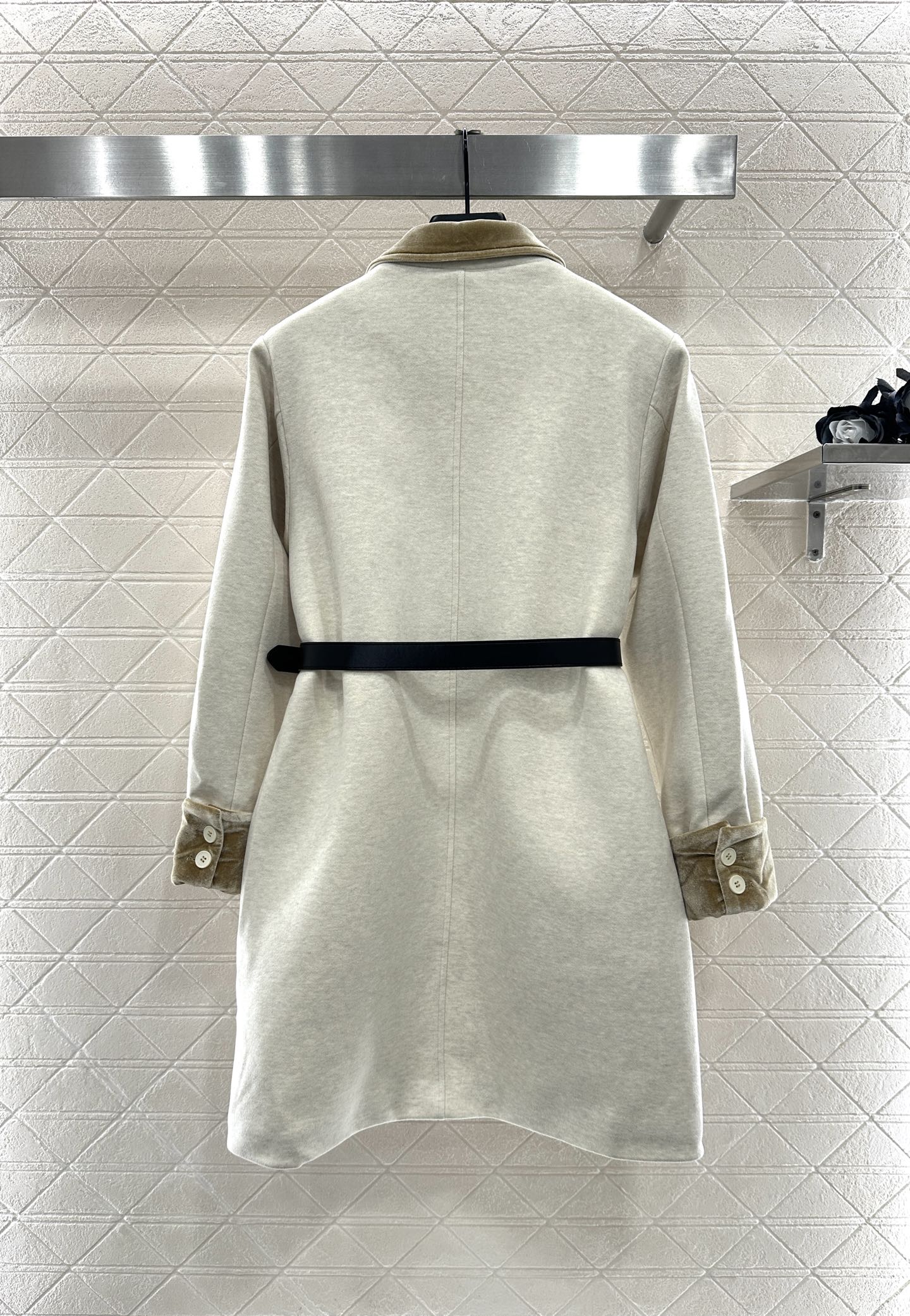 Collar waistband mid length jacket