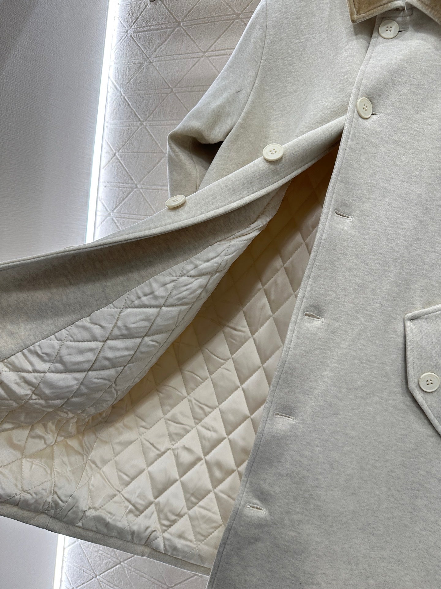 Collar waistband mid length jacket