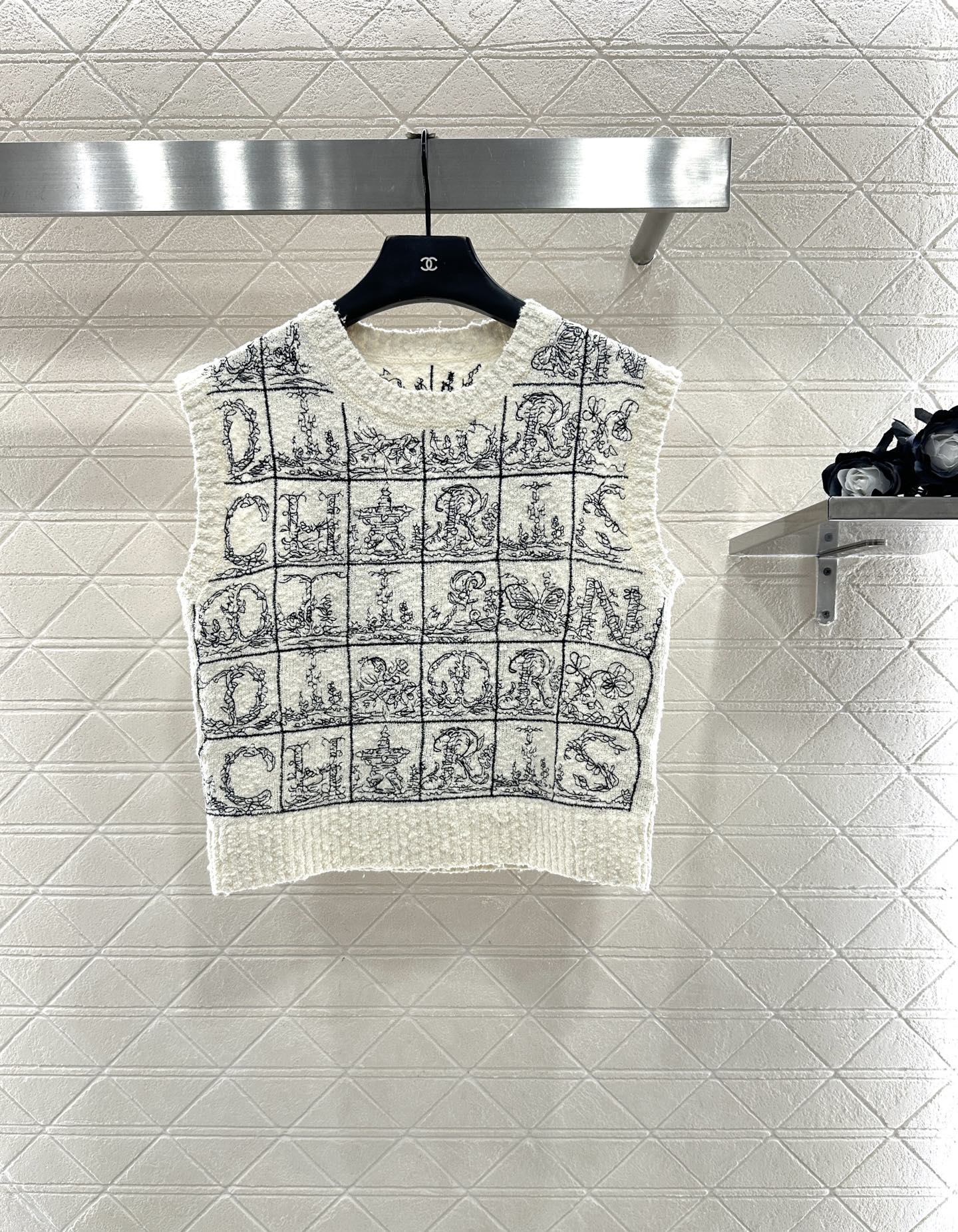 Letter jacquard knitted vest