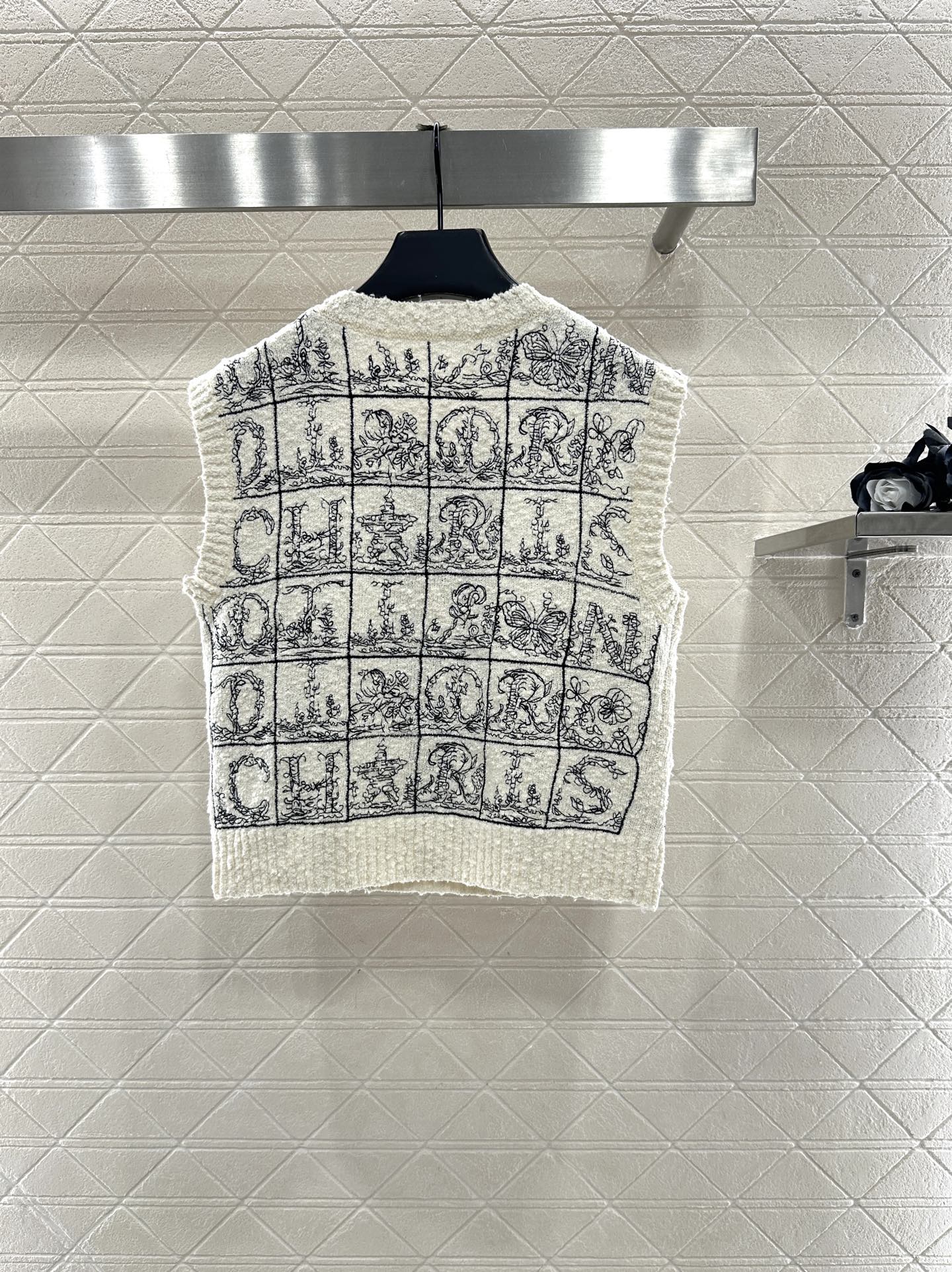 Letter jacquard knitted vest