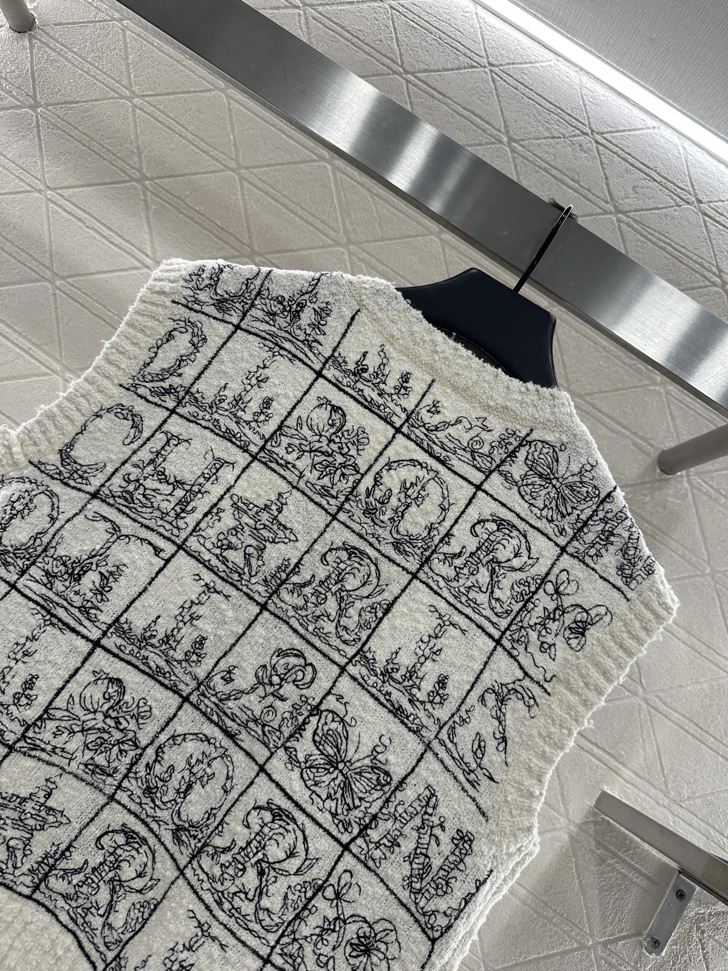 Letter jacquard knitted vest