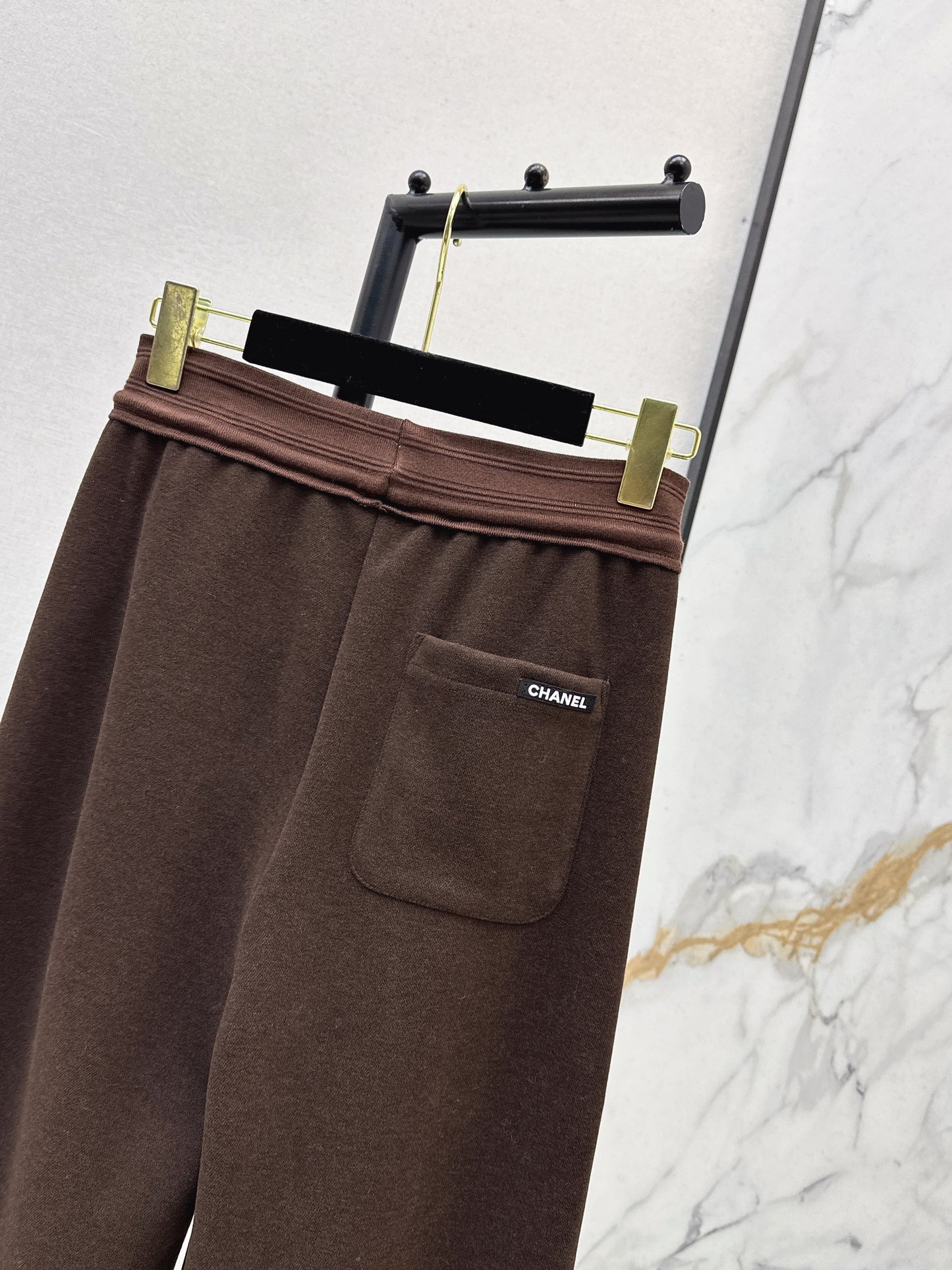 New straight-leg pants with small logo decoration