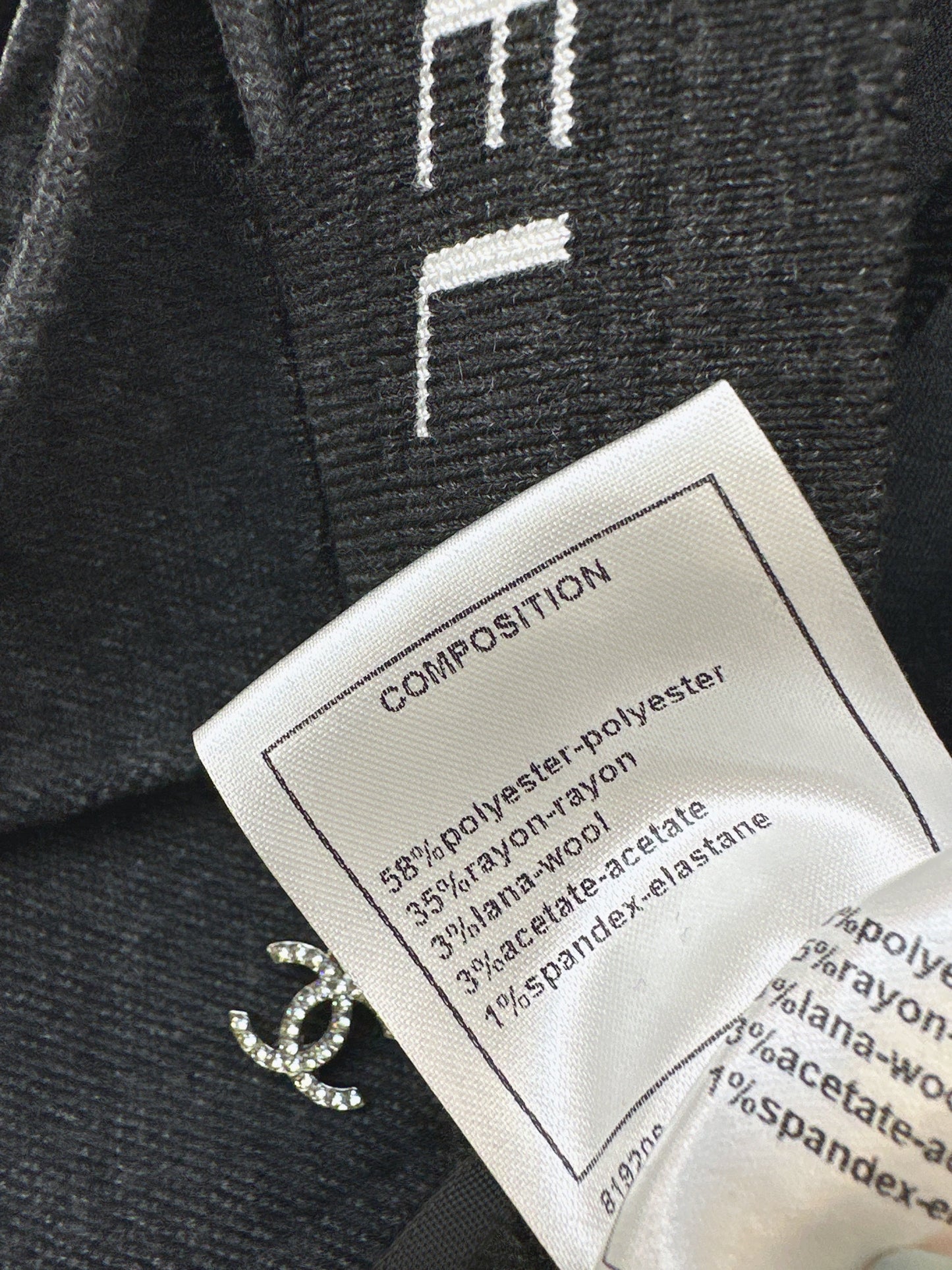 New straight-leg pants with small logo decoration