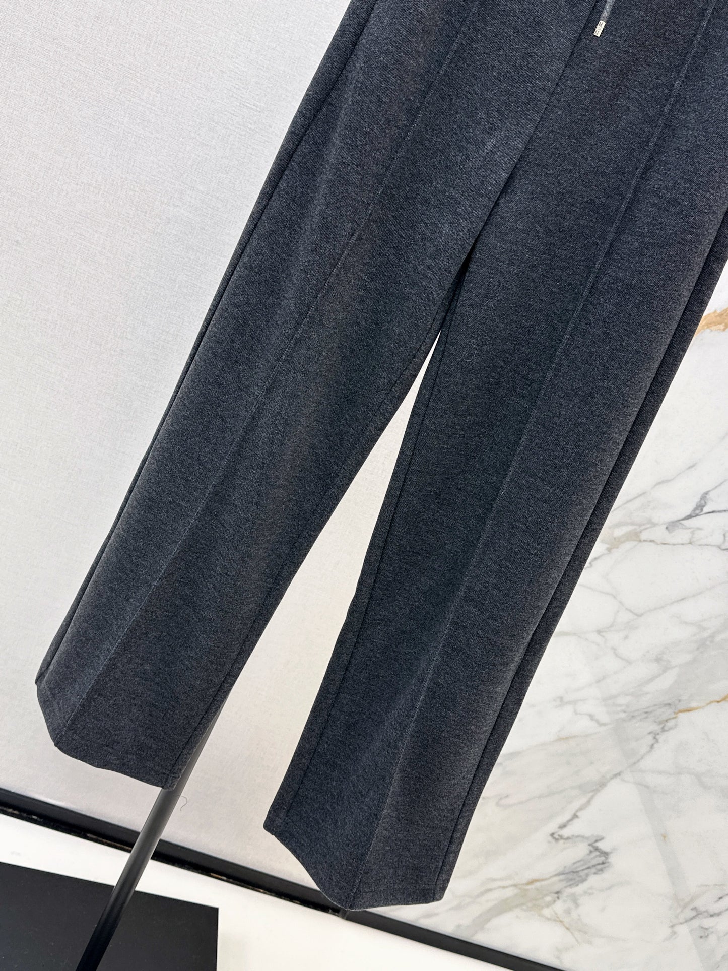 New straight-leg pants with small logo decoration