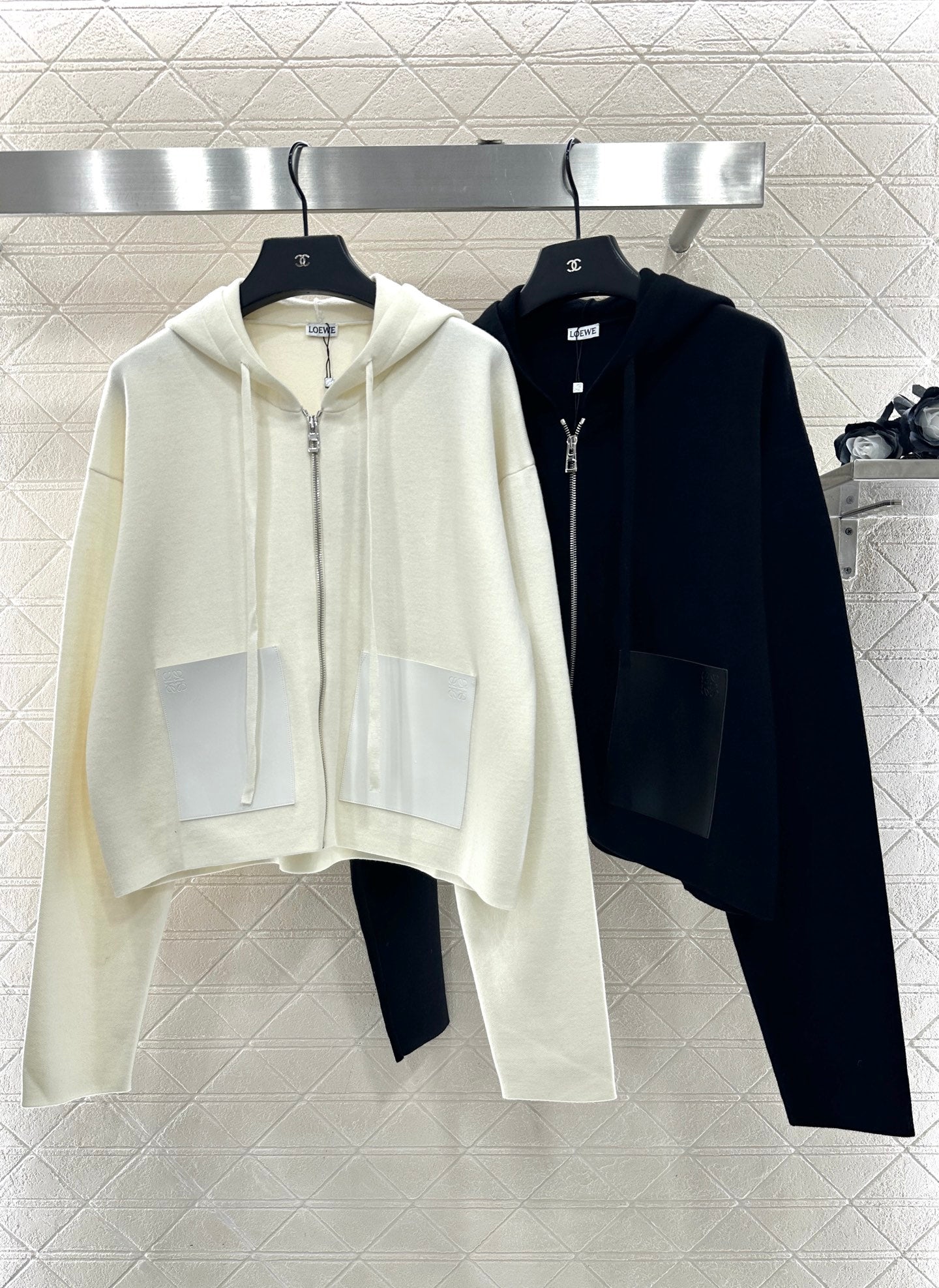 Hooded zip-up cowhide pocket wool coat