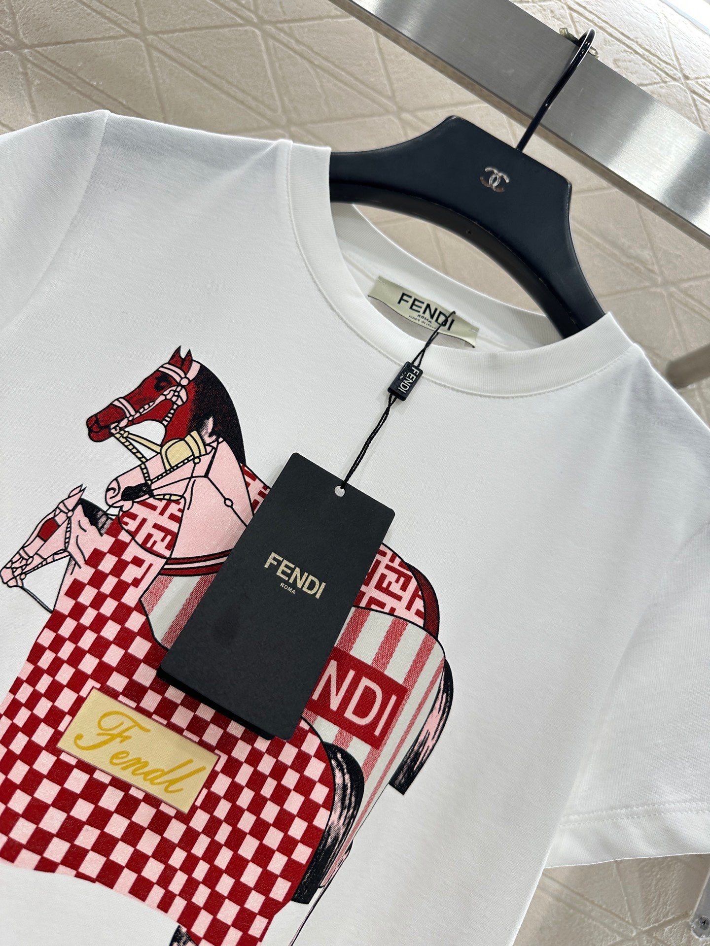 Round neck horse racing print short-sleeved shirt