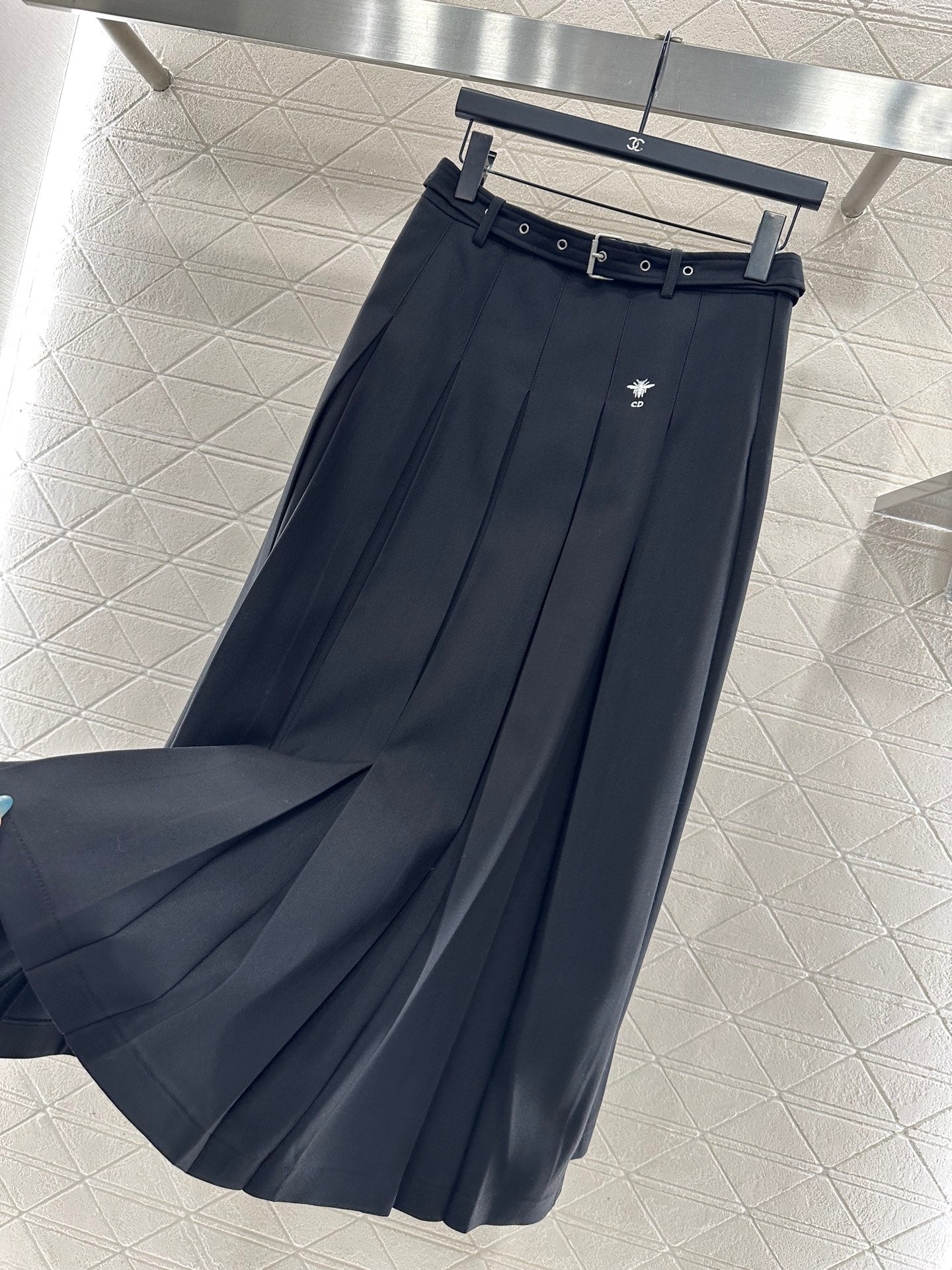 Belted midi pleated skirt