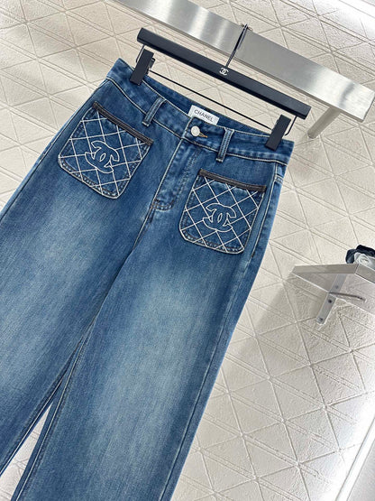 Diamond-patterned logo pocket jeans