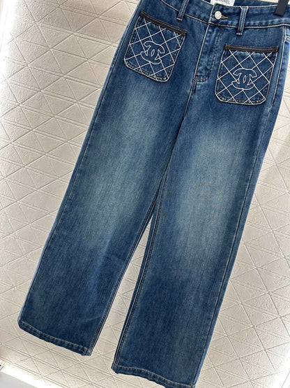 Diamond-patterned logo pocket jeans