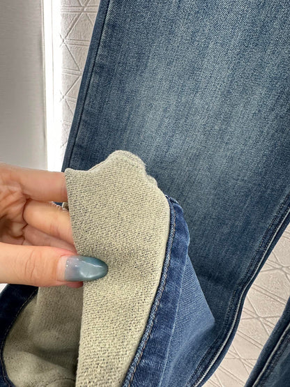 Diamond-patterned logo pocket jeans