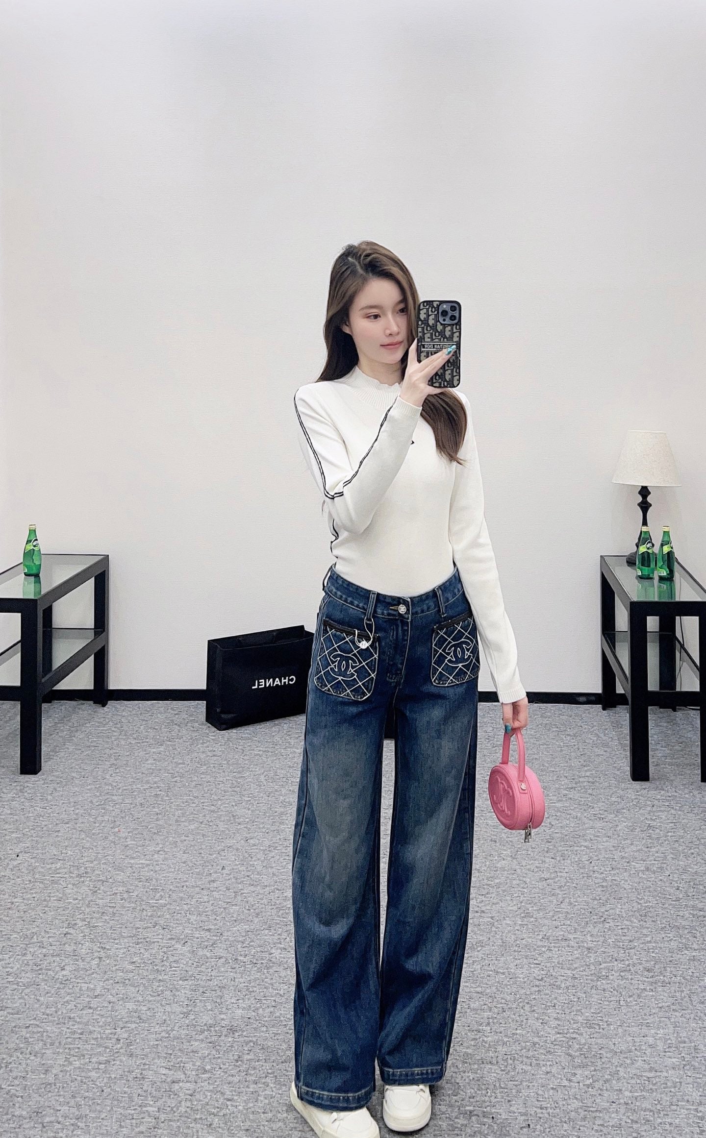 Diamond-patterned logo pocket jeans